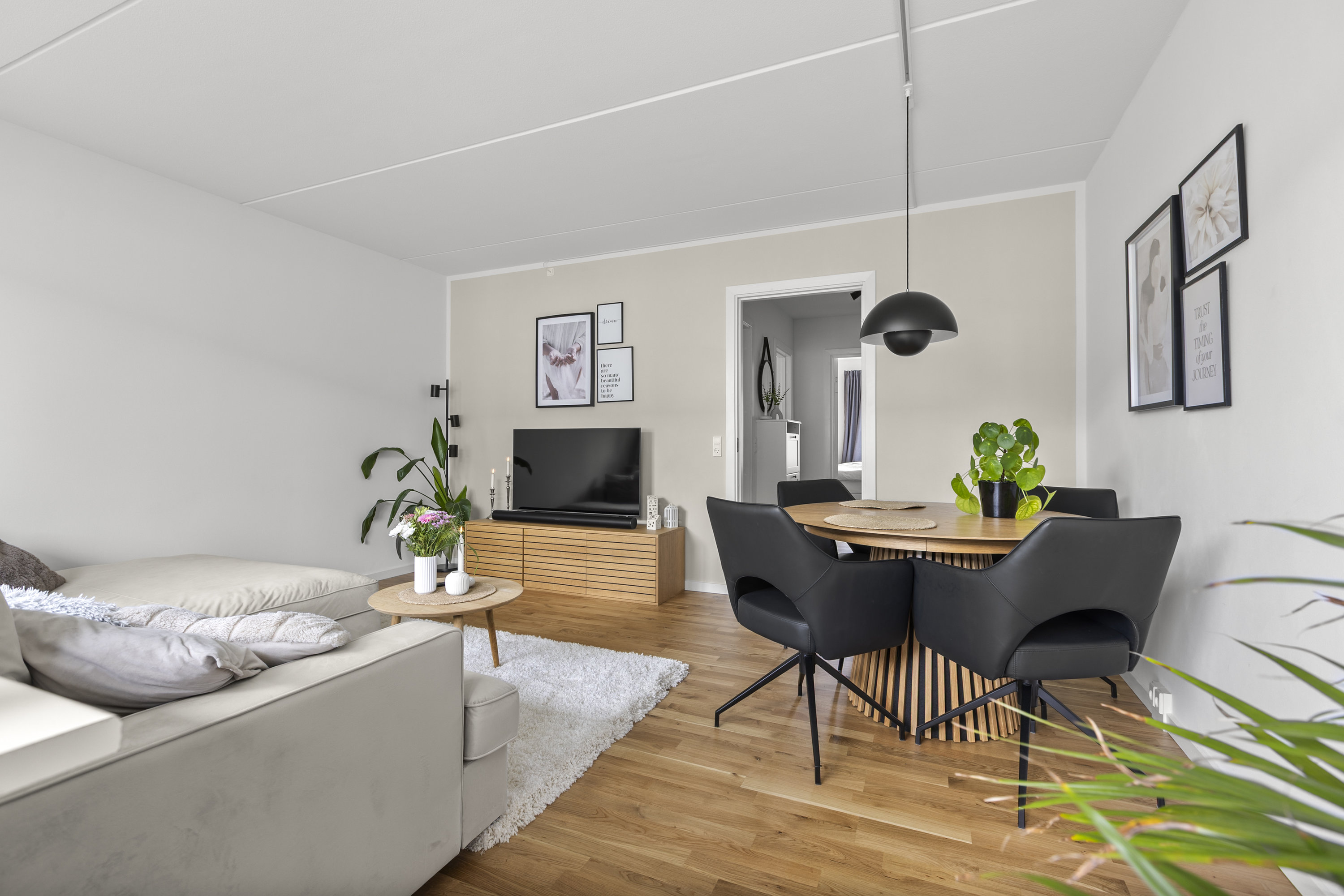 Fremhævet stue billede i fuldskærmstilstand. Billede af Benløseparken 65, st. th., Benløse, 4100 Ringsted