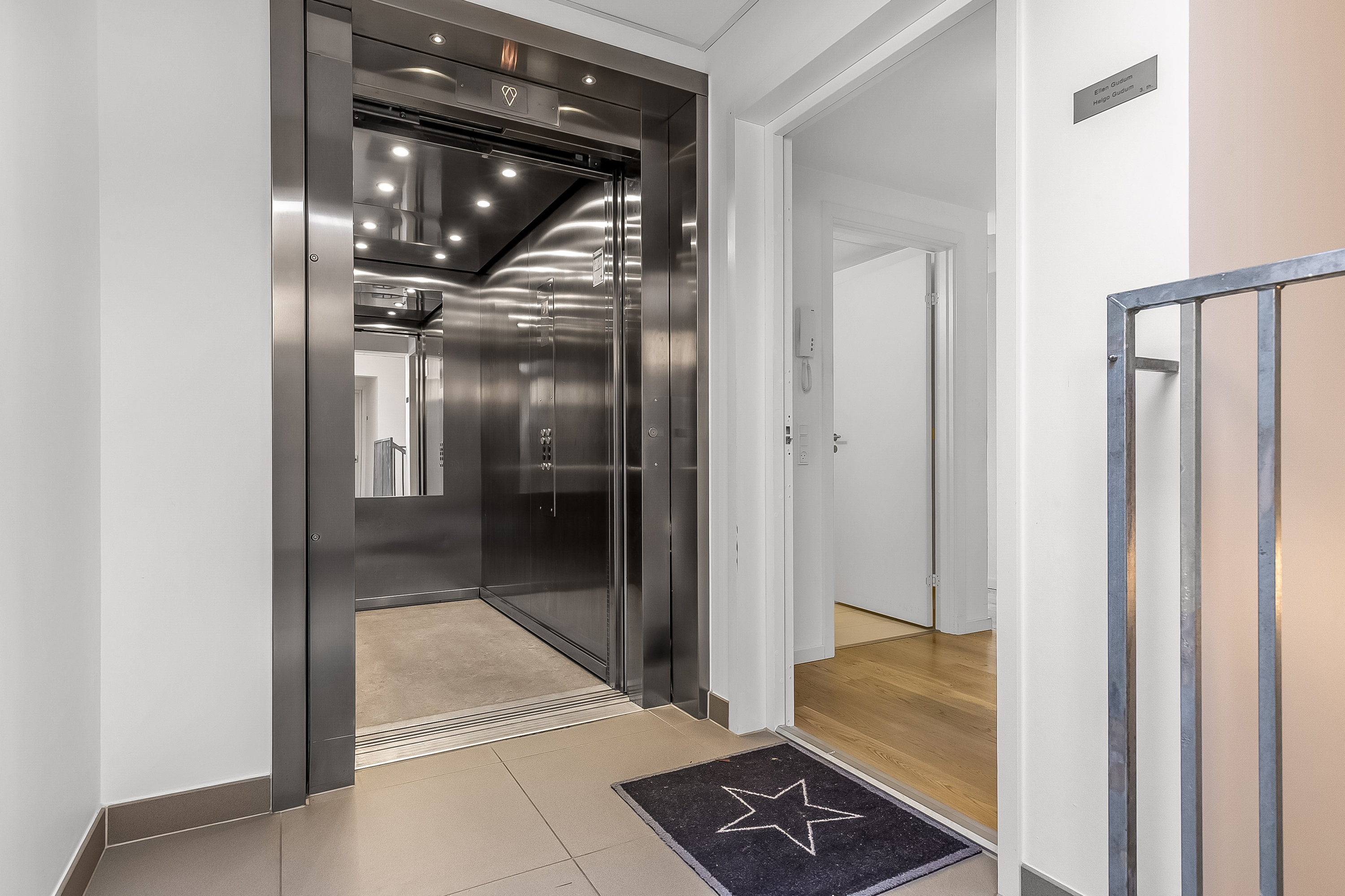 Fremhævet elevator billede i fuldskærmstilstand. Billede af Ved Hammerværket 20, 3. th., 7100 Vejle