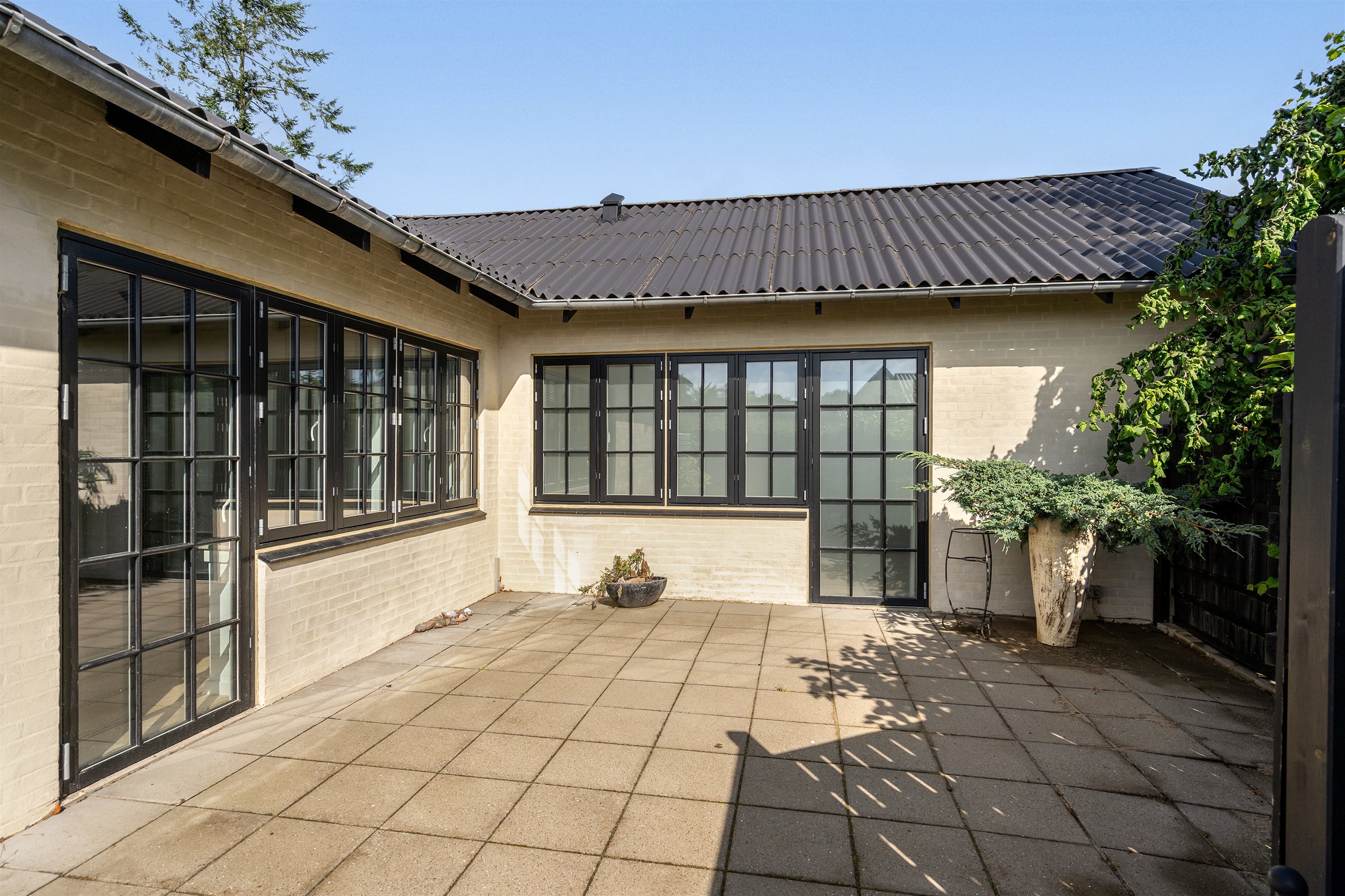Miniaturebillede 1: terrasse. Billede af Skovbakken 25, 7323 Give
