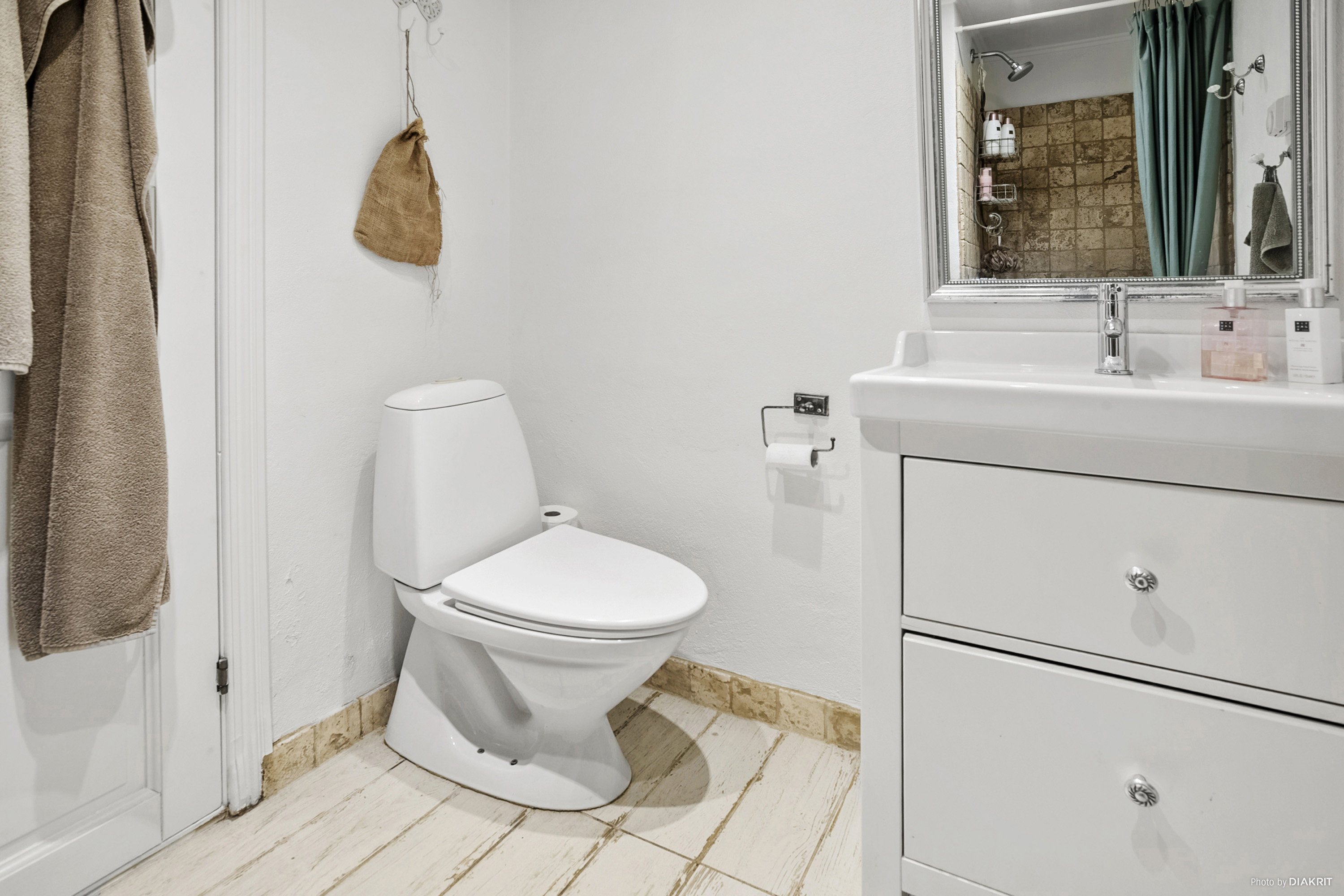 Fremhævet toilet billede i fuldskærmstilstand. Billede af Højelsevej 24, 4600 Køge