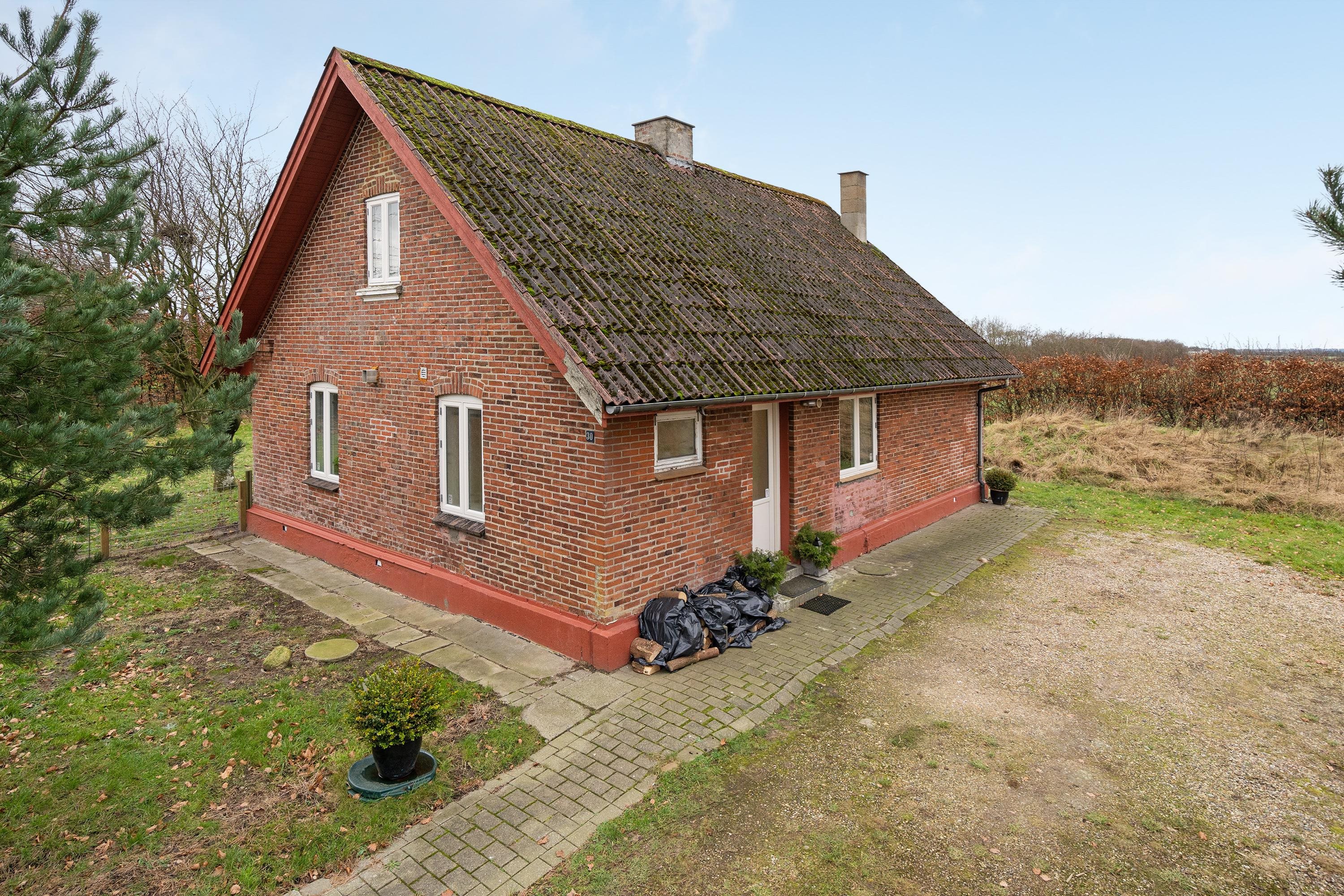 Villa: Ejendommen på Hustedvej 30, Lunde, 6830 Nørre Nebel