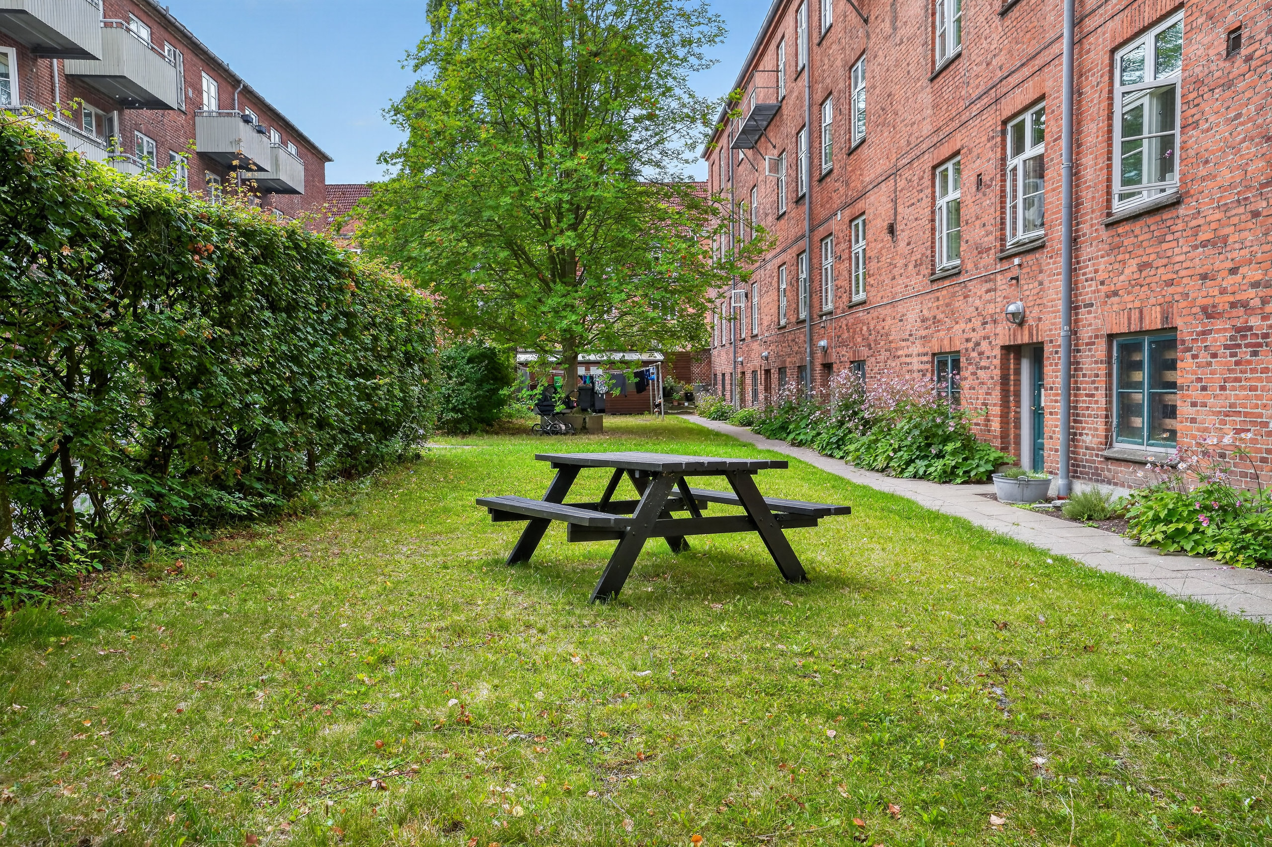Fremhævet gårdmiljø billede i fuldskærmstilstand. Billede af Roskildevej 151, st. th., 2500 Valby