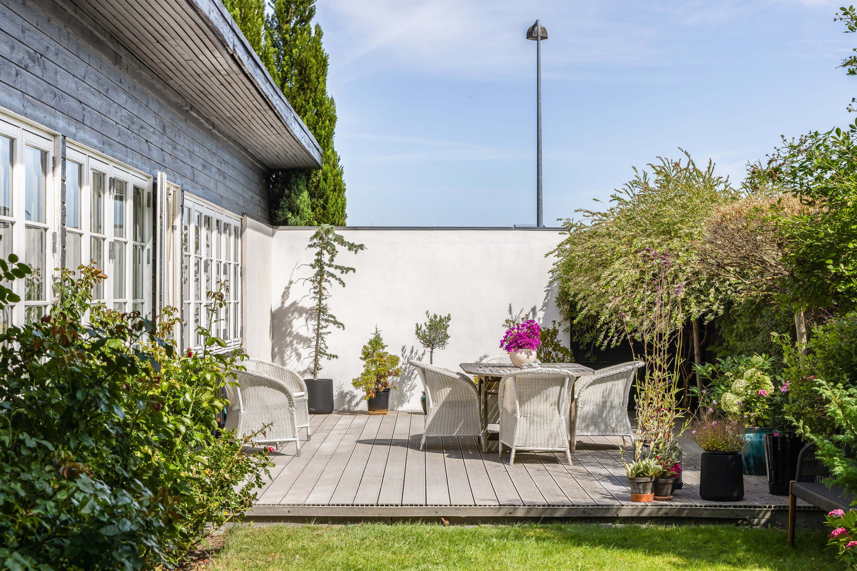 Fremhævet terrasse billede i fuldskærmstilstand. Billede af Fuglsanggårds Allé 19, 2830 Virum