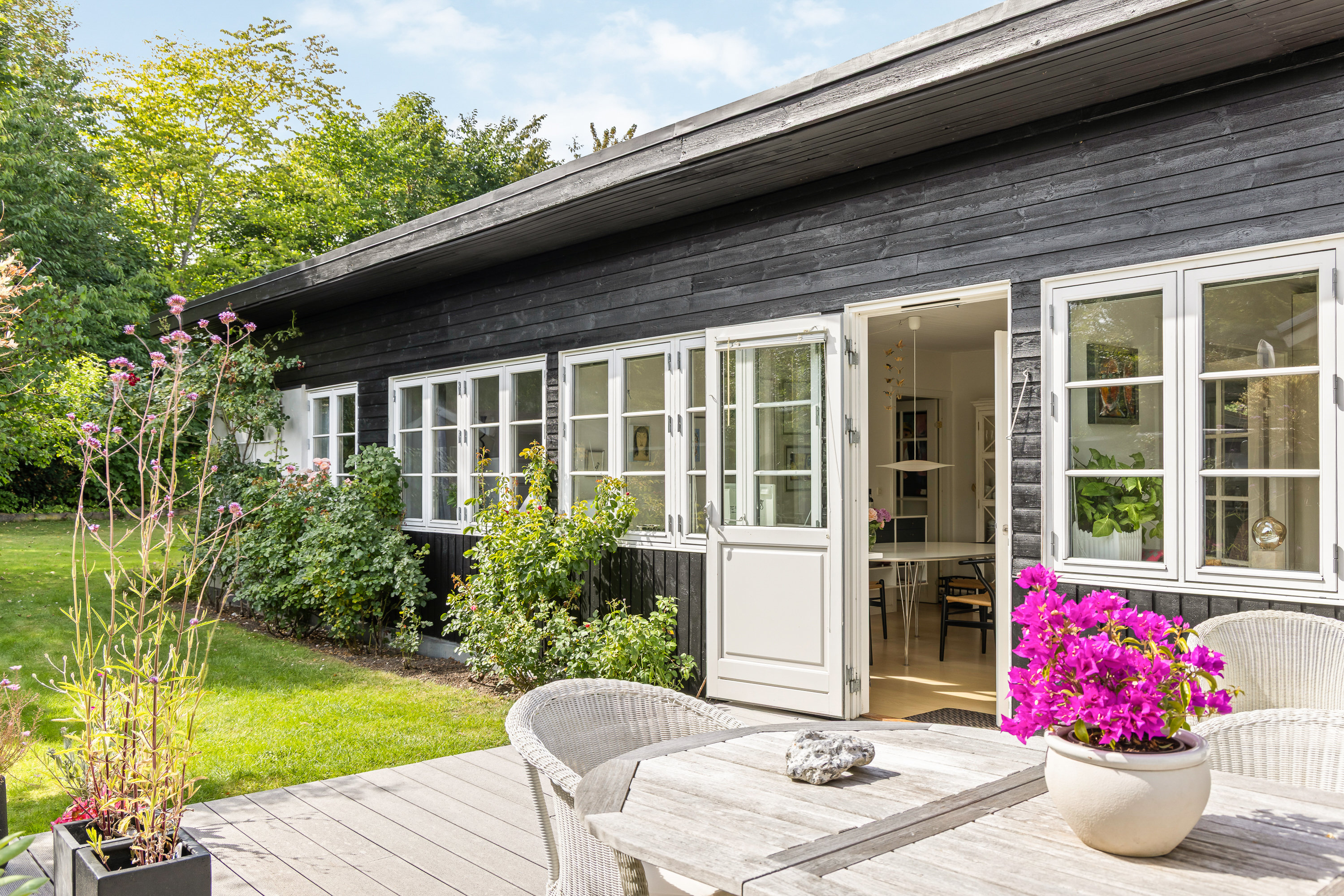 Fremhævet terrasse billede i fuldskærmstilstand. Billede af Fuglsanggårds Allé 19, 2830 Virum
