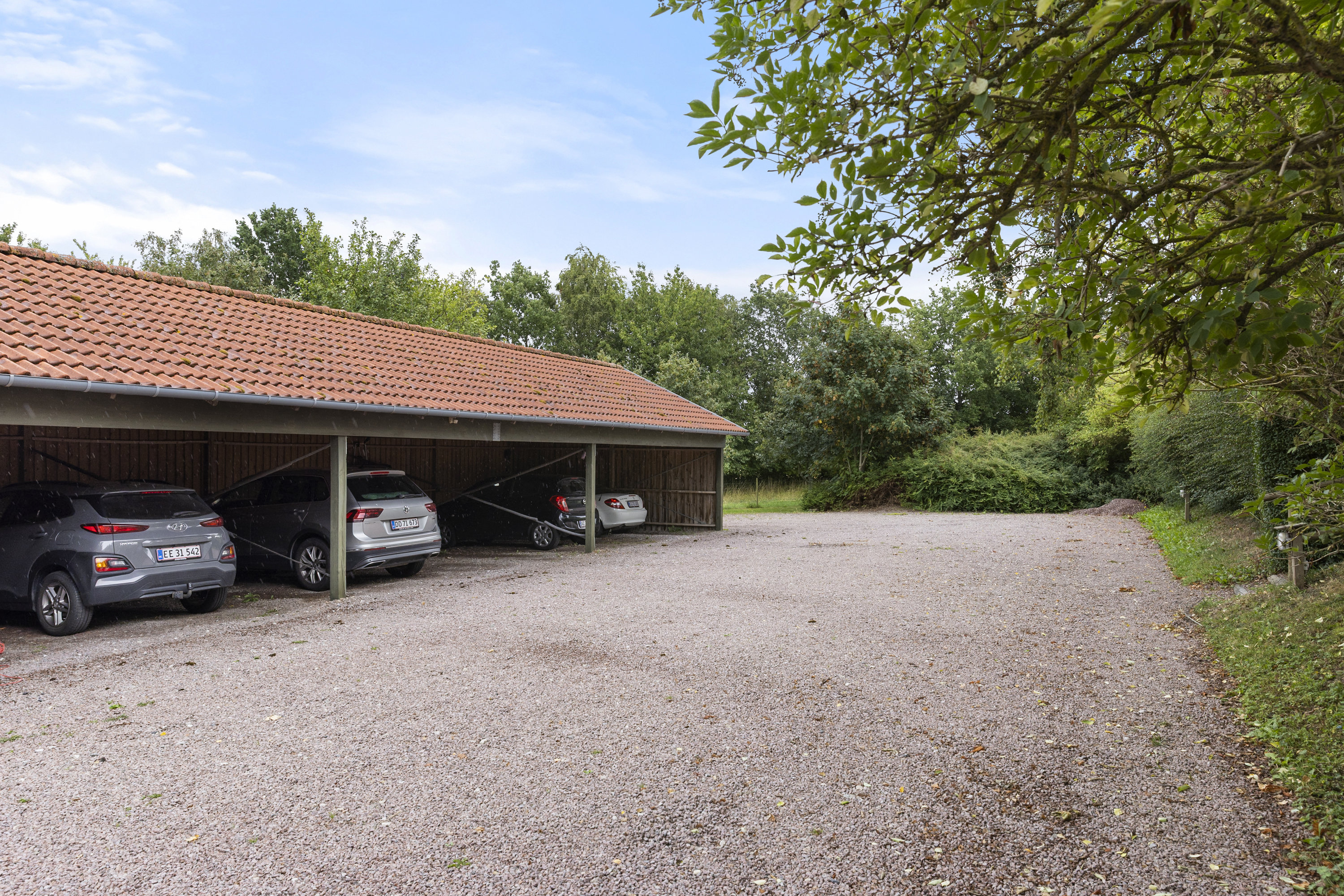 Fremhævet carport billede i fuldskærmstilstand. Billede af Tveje-Merløse 1E, 4300 Holbæk