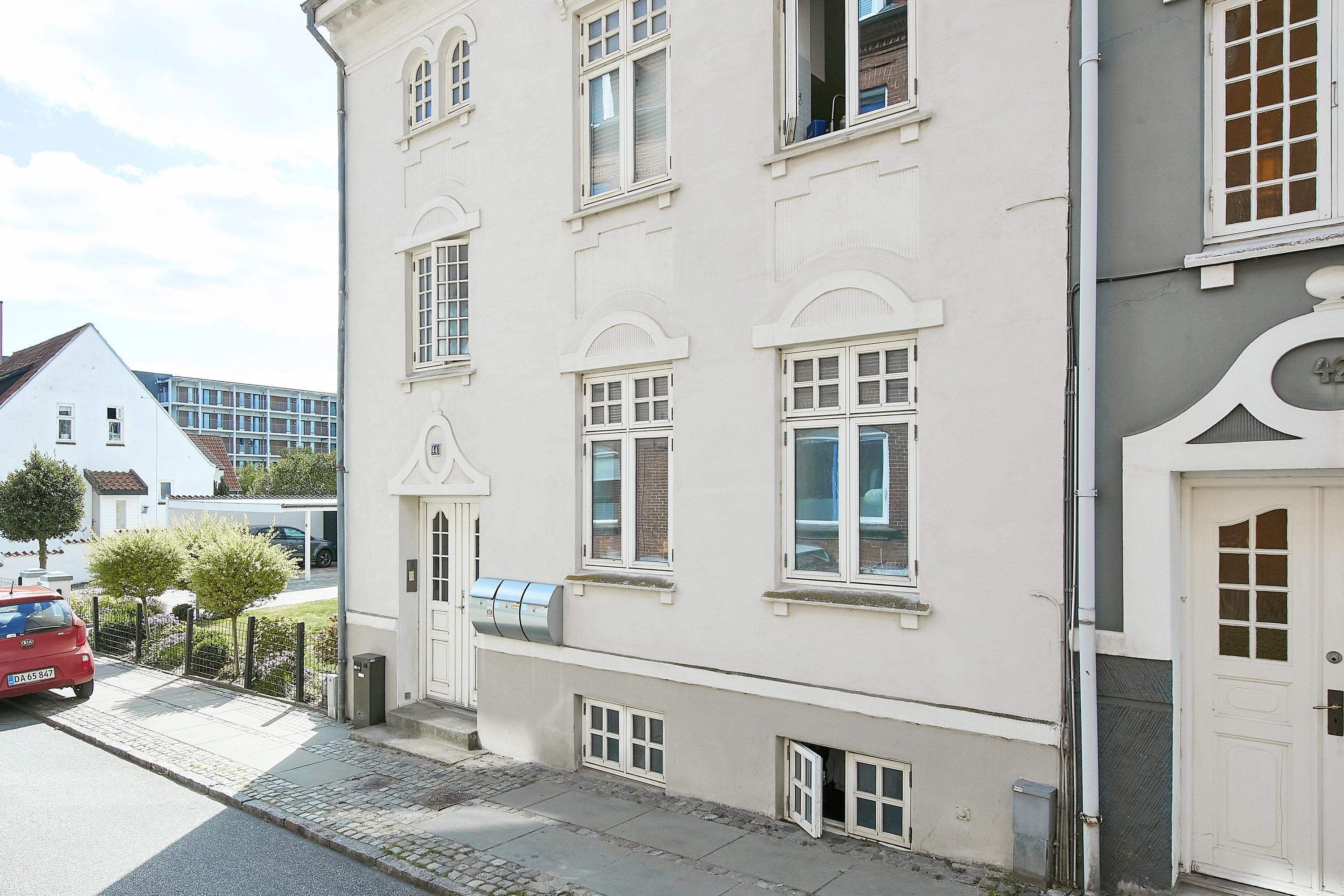 Fremhævet facade fra vejen billede i fuldskærmstilstand. Billede af Fredericiagade 44, st., Østbyen, 8700 Horsens