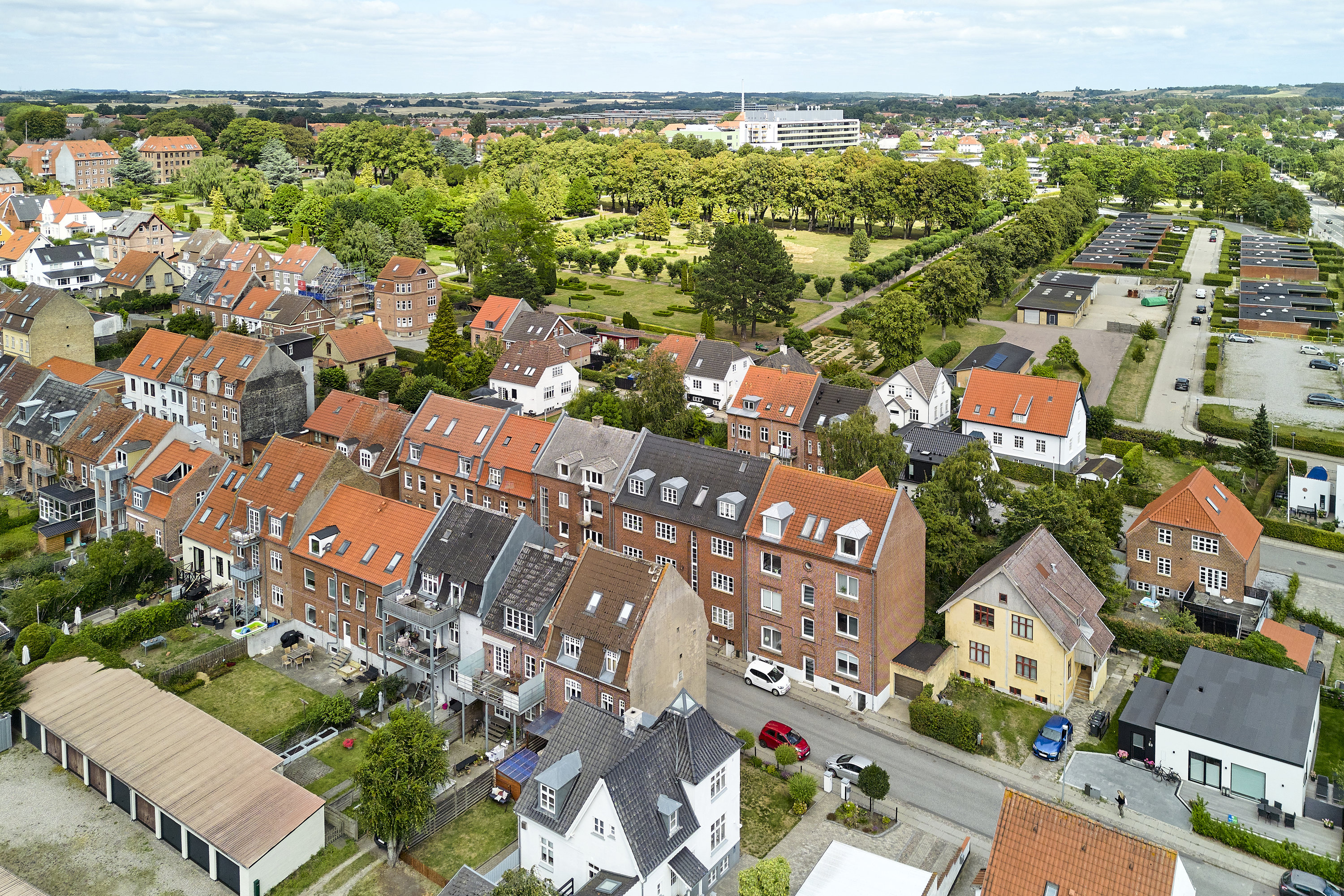 Fremhævet drone billede i fuldskærmstilstand. Billede af Fredericiagade 44, st., Østbyen, 8700 Horsens