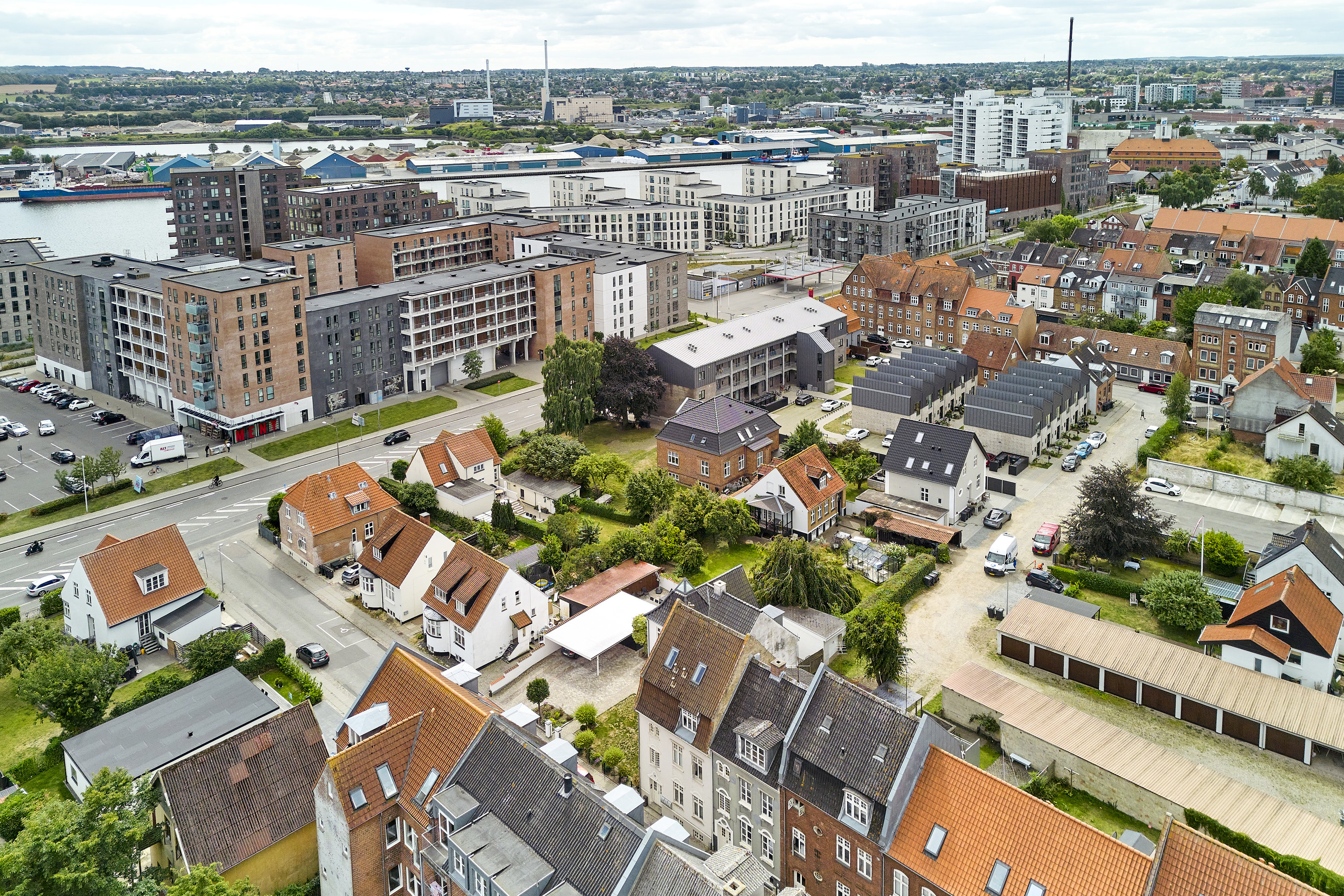 Fremhævet drone billede i fuldskærmstilstand. Billede af Fredericiagade 44, st., Østbyen, 8700 Horsens