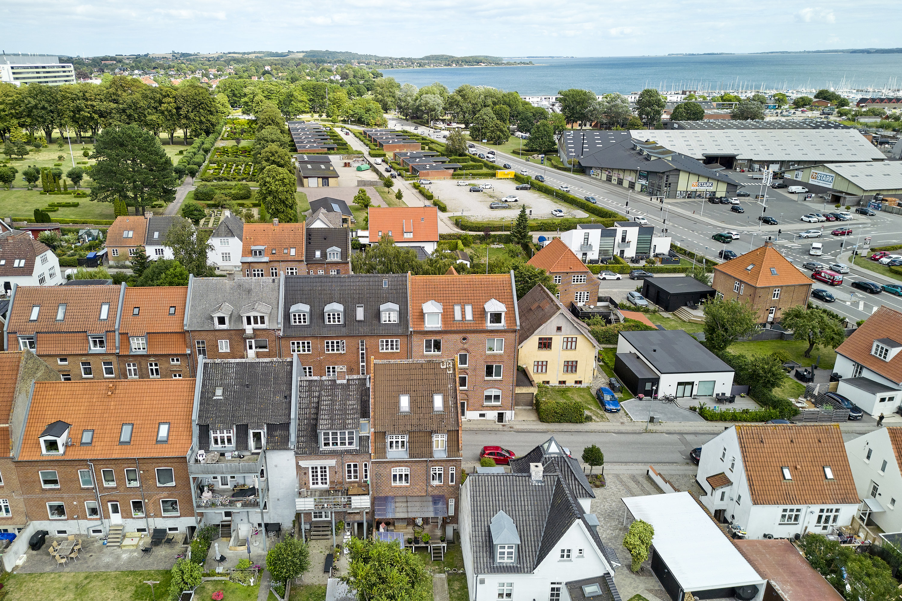 Fremhævet drone billede i fuldskærmstilstand. Billede af Fredericiagade 44, st., Østbyen, 8700 Horsens