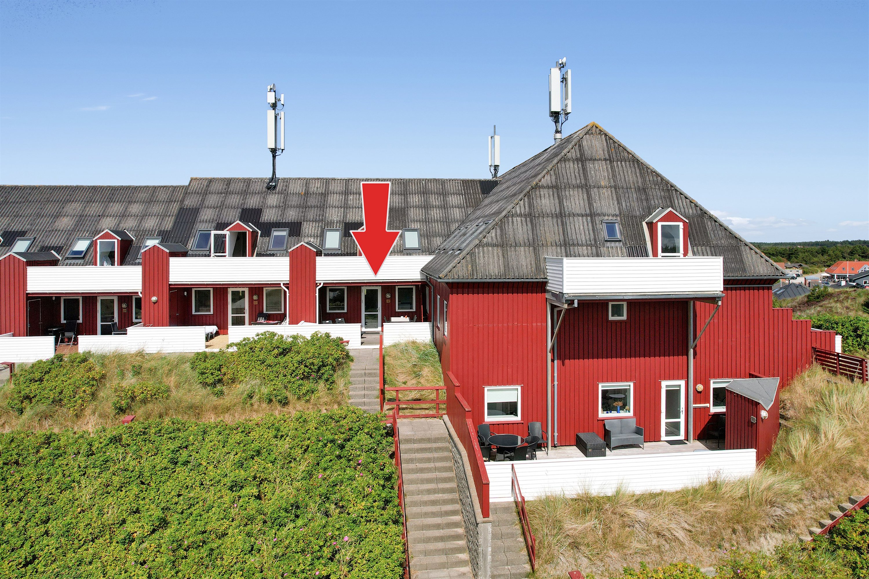 Fremhævet luftfoto billede i fuldskærmstilstand. Billede af Hjelmevej 15, st. 6., Henne Strand, 6854 Henne