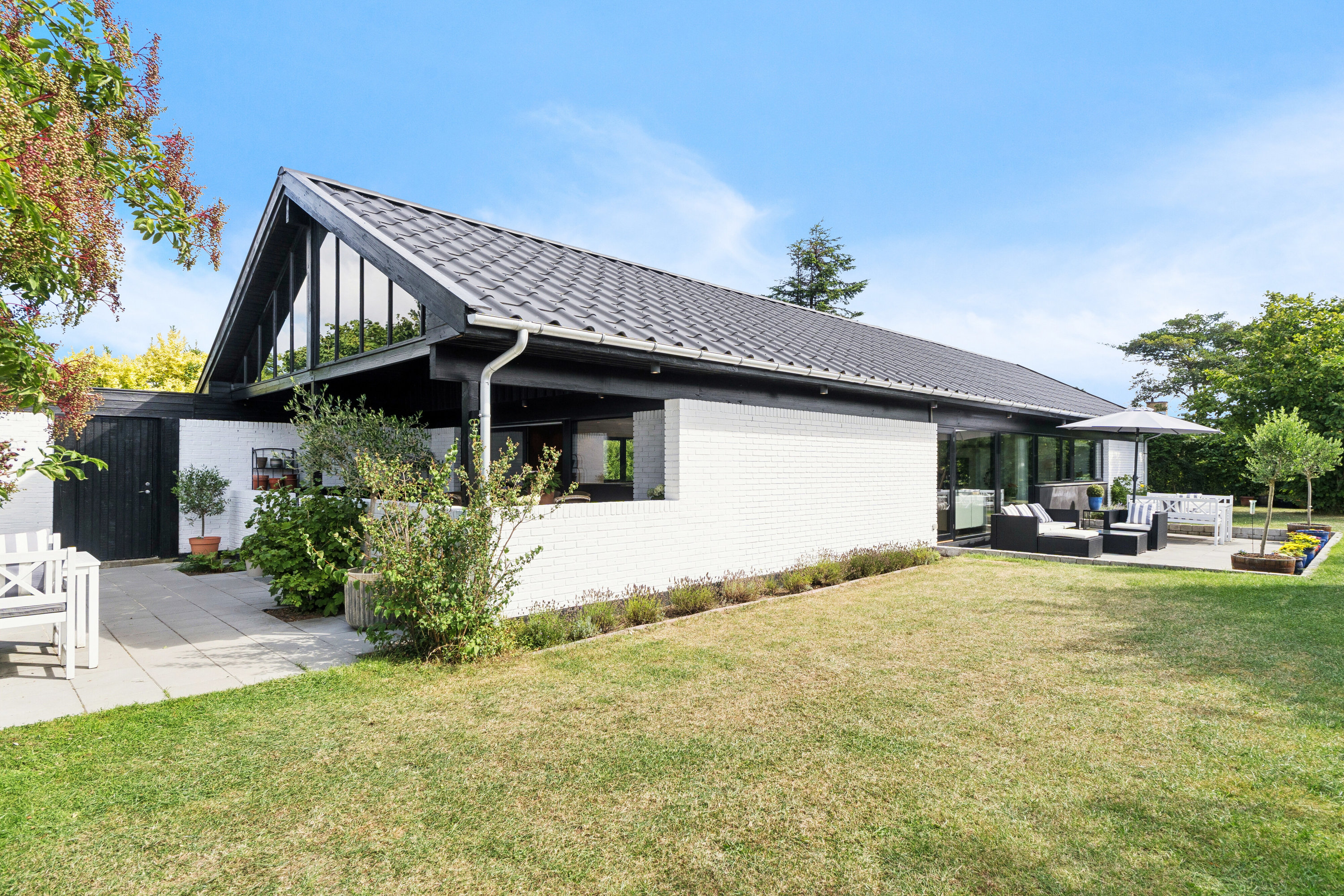 Villa: Set fra haven på Dådyrvænget 107, Ullerød, 2980 Kokkedal