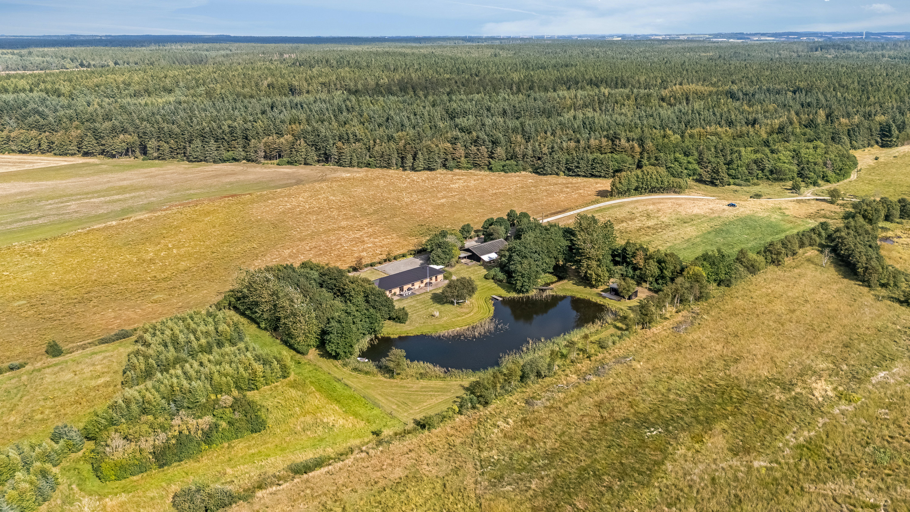 Fremhævet luftfoto billede i fuldskærmstilstand. Billede af Vilhelmsborgvej 104, Møborg, 7660 Bækmarksbro