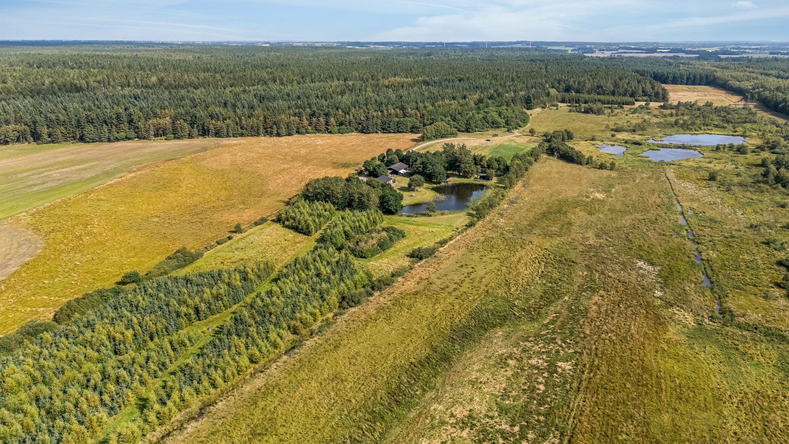 Fremhævet luftfoto billede i fuldskærmstilstand. Billede af Vilhelmsborgvej 104, Møborg, 7660 Bækmarksbro