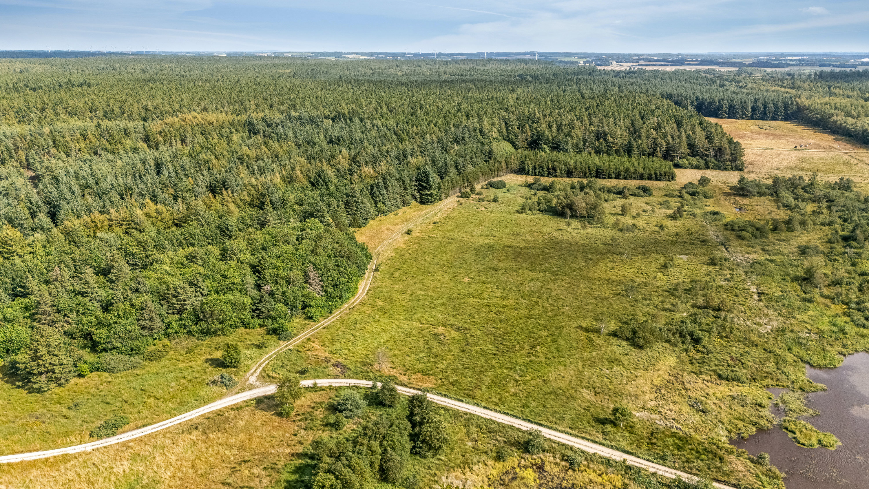 Fremhævet luftfoto billede i fuldskærmstilstand. Billede af Vilhelmsborgvej 104, Møborg, 7660 Bækmarksbro