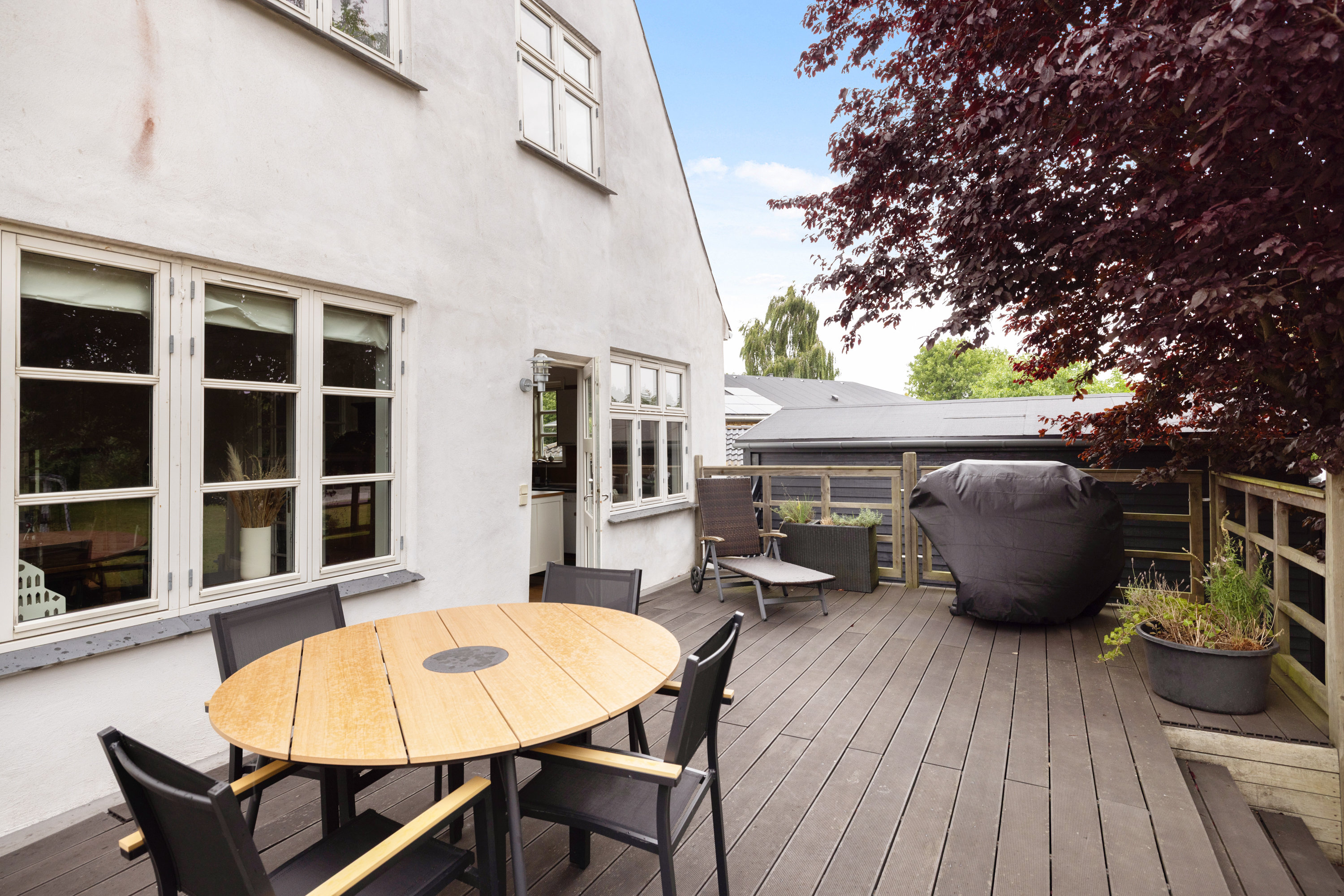 Fremhævet terrasse billede i fuldskærmstilstand. Billede af Ege Alle 42, 2650 Hvidovre