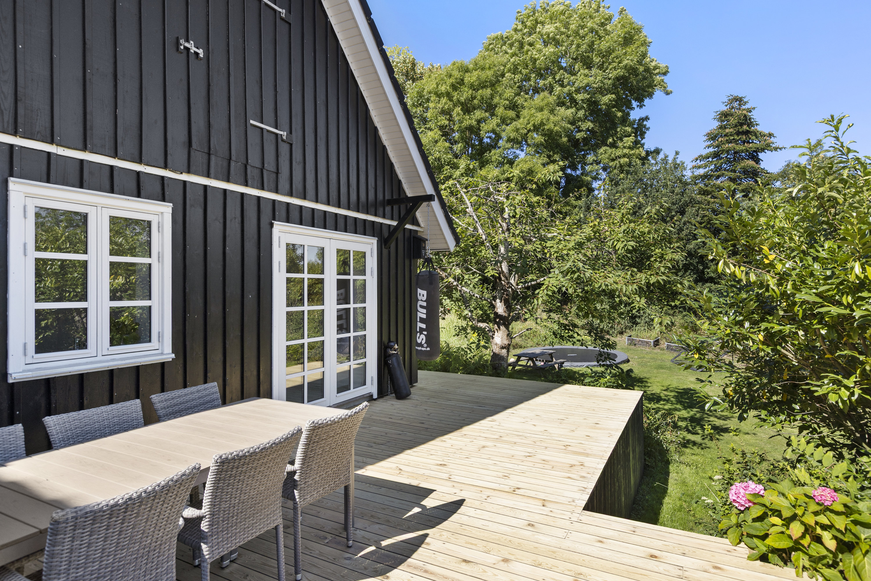 Fremhævet terrasse billede i fuldskærmstilstand. Billede af Vigvejen 8, Vellerup, 4050 Skibby