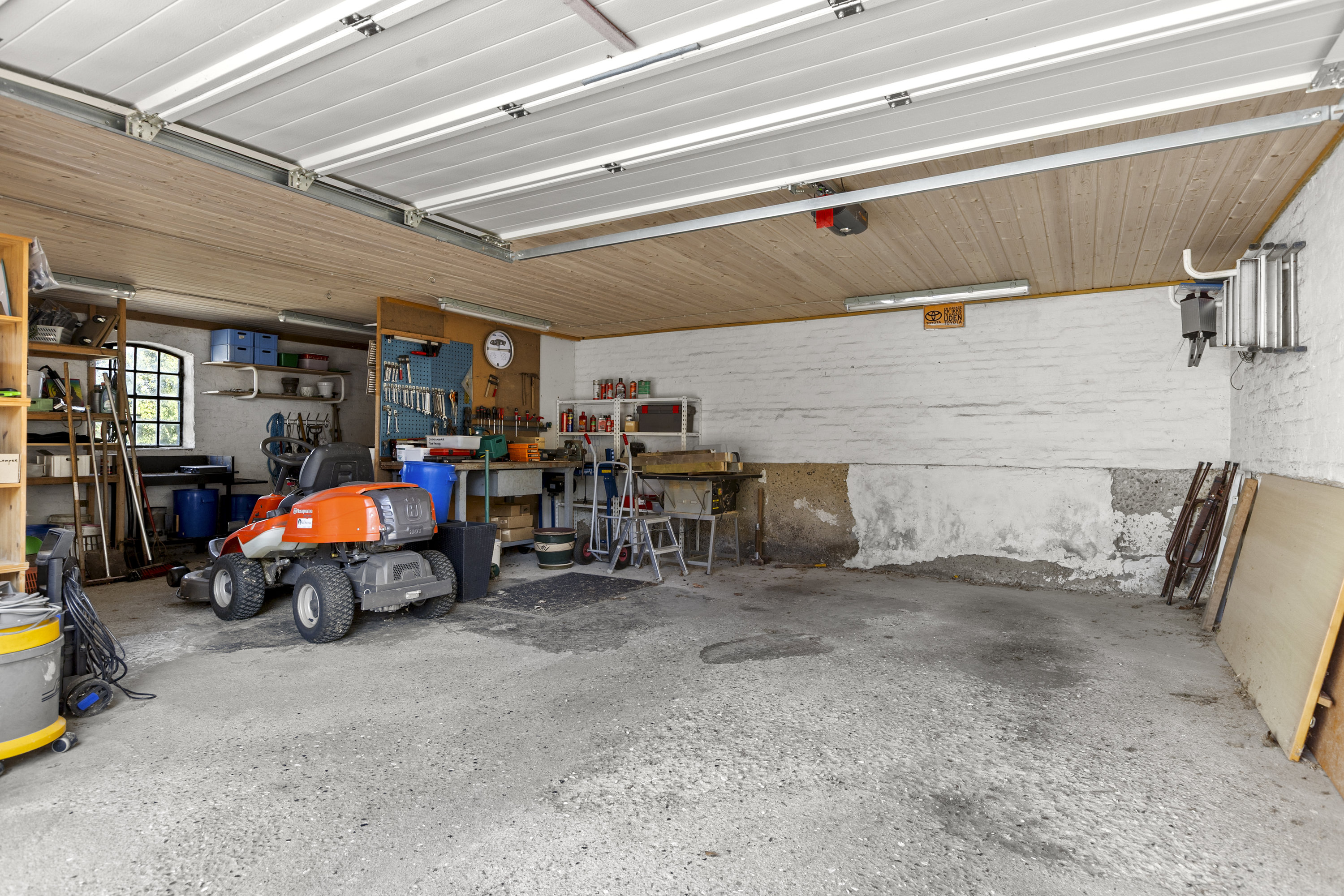 Fremhævet garage billede i fuldskærmstilstand. Billede af Yppenbjerg 7, Ubby, 4490 Jerslev Sjælland