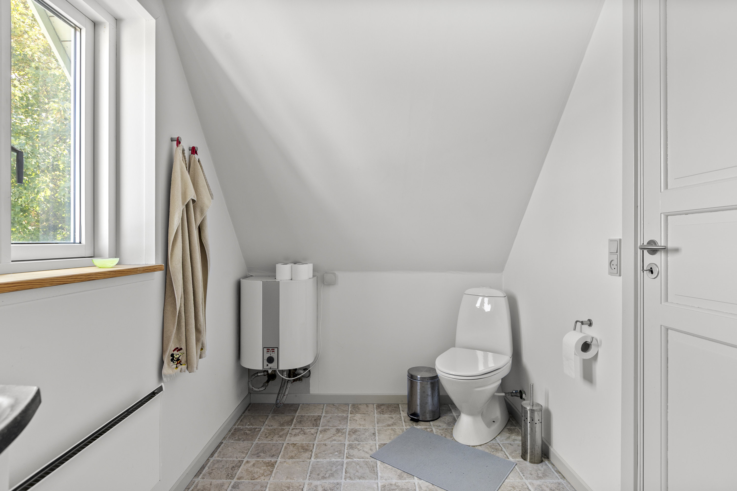 Fremhævet toilet billede i fuldskærmstilstand. Billede af Yppenbjerg 7, Ubby, 4490 Jerslev Sjælland