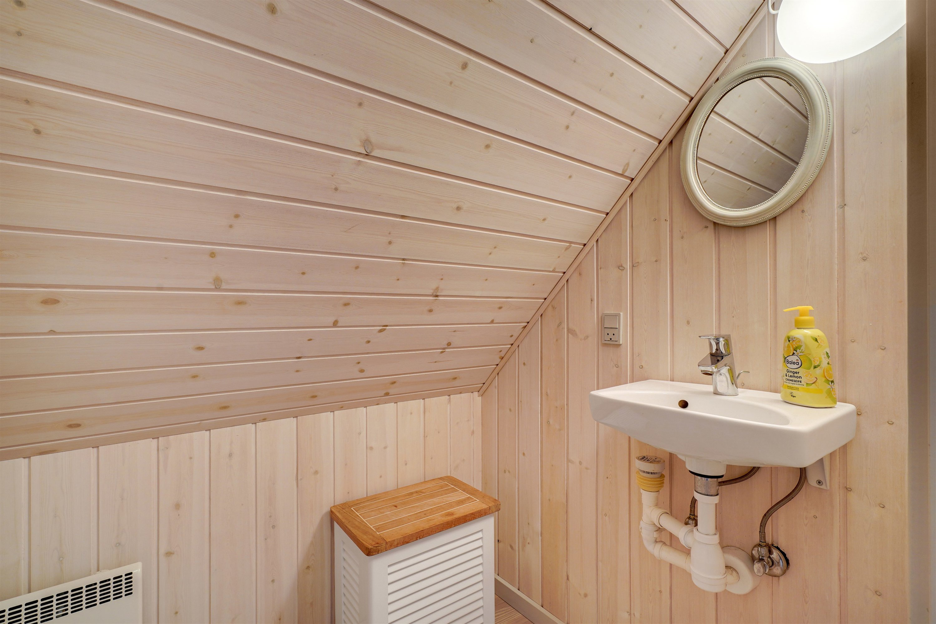 Fremhævet toilet billede i fuldskærmstilstand. Billede af Hyldebærvej 12, Henne Strand, 6854 Henne