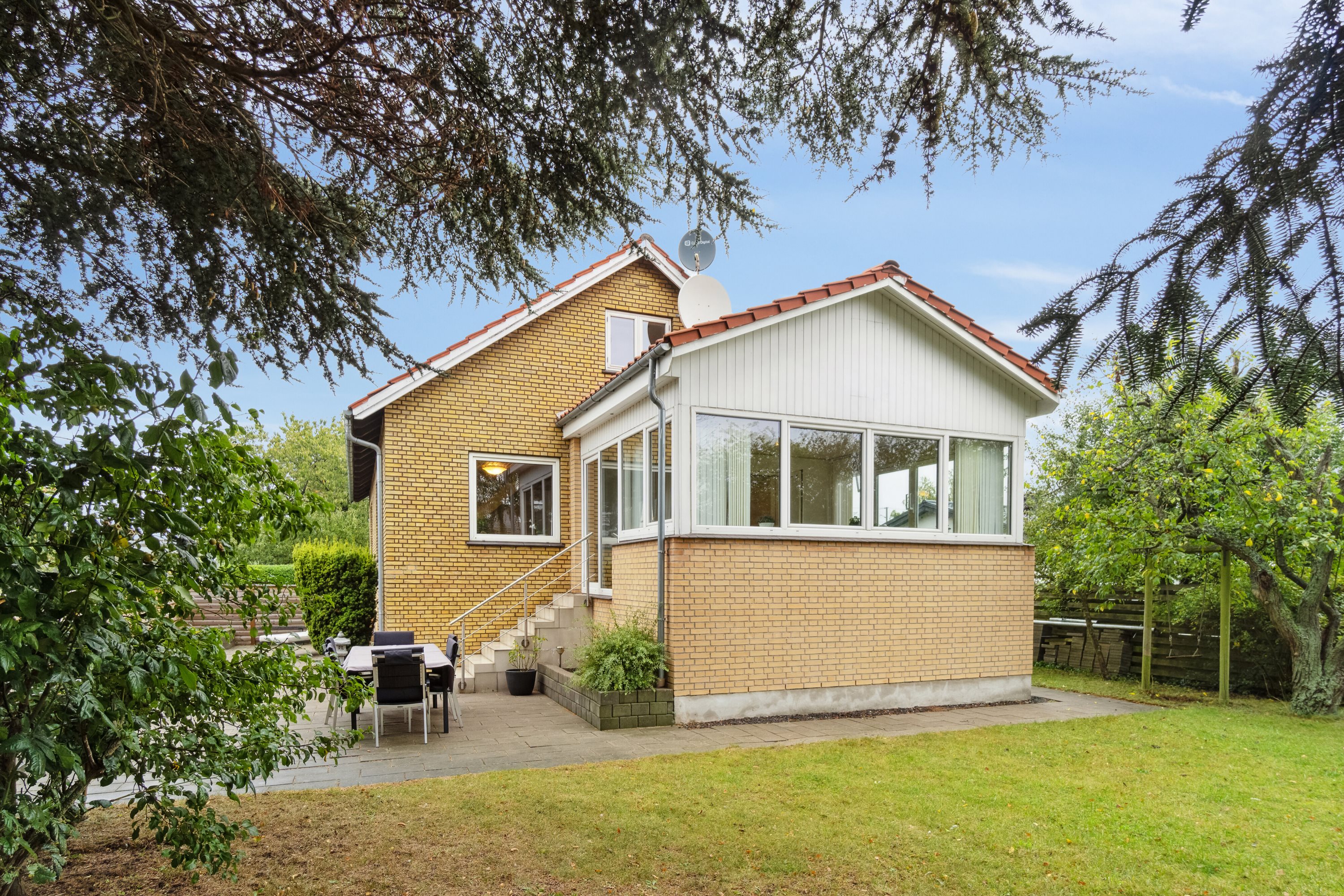 Villa: Set fra haven på Hvidovre Boulevard 10, 2650 Hvidovre
