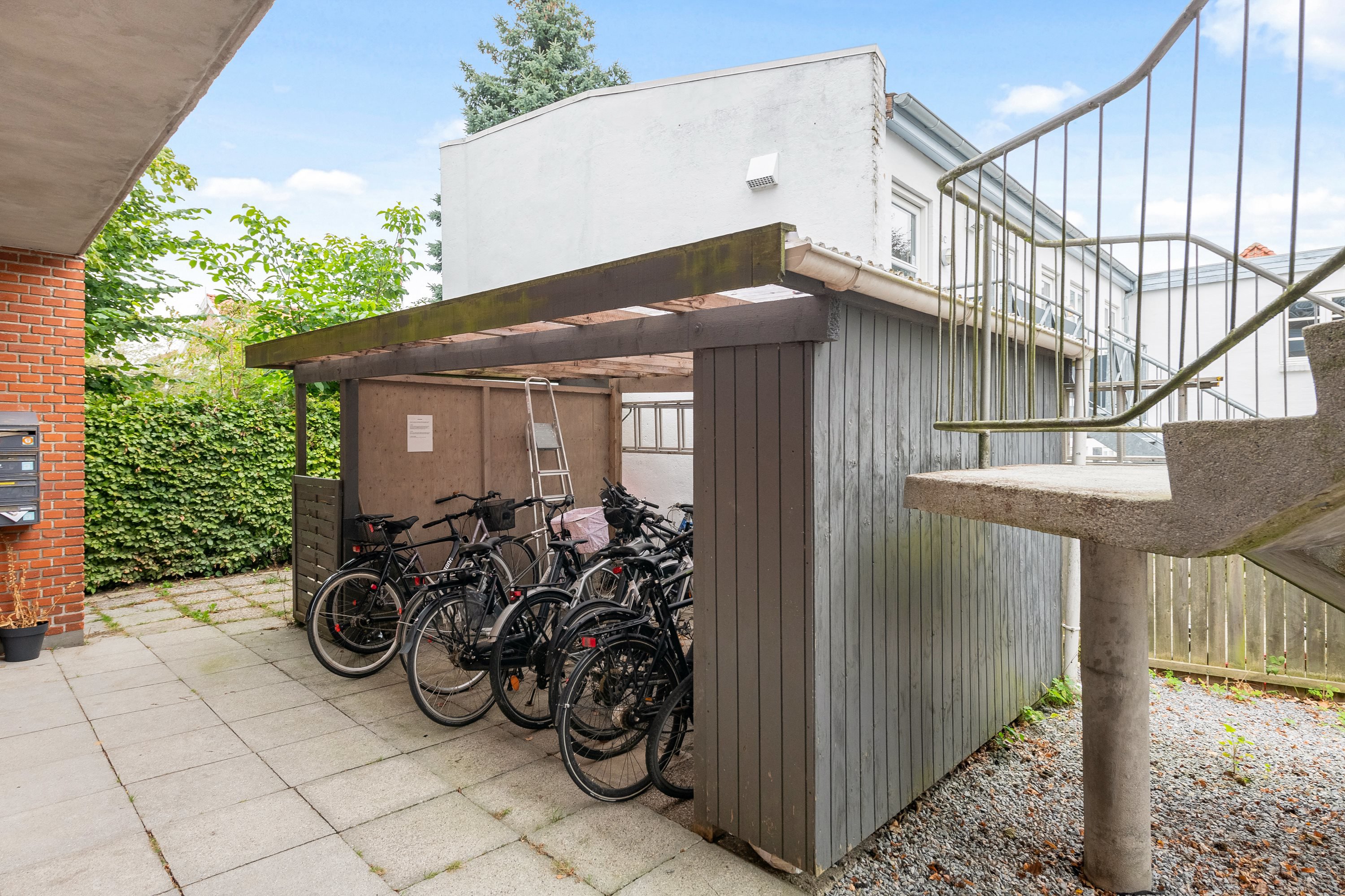 Fremhævet cykelskur billede i fuldskærmstilstand. Billede af Haslevej 20, 1. 7., 8230 Åbyhøj