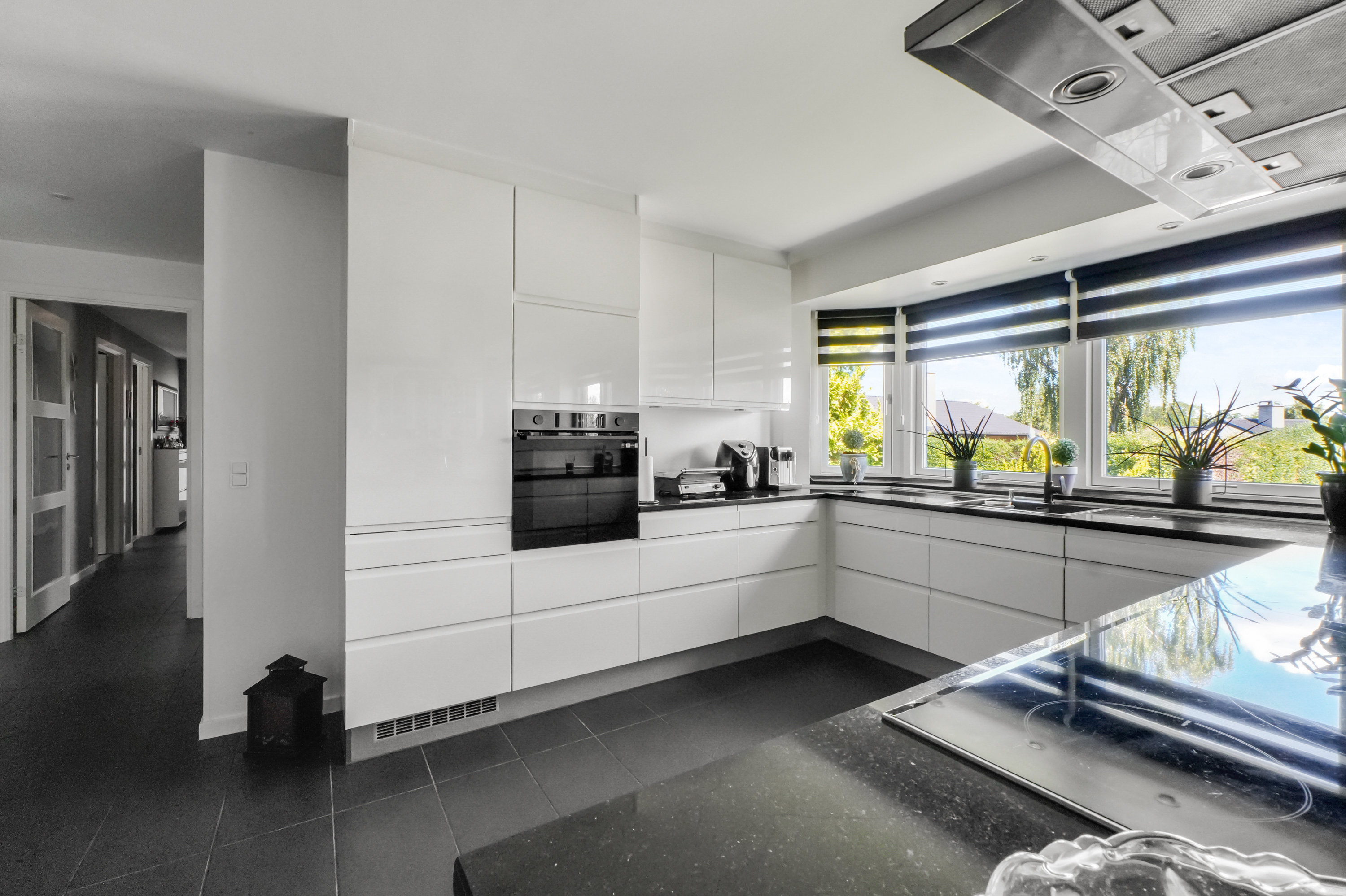 Fremhævet køkken billede i fuldskærmstilstand. Billede af Høstbuen 49, 2750 Ballerup