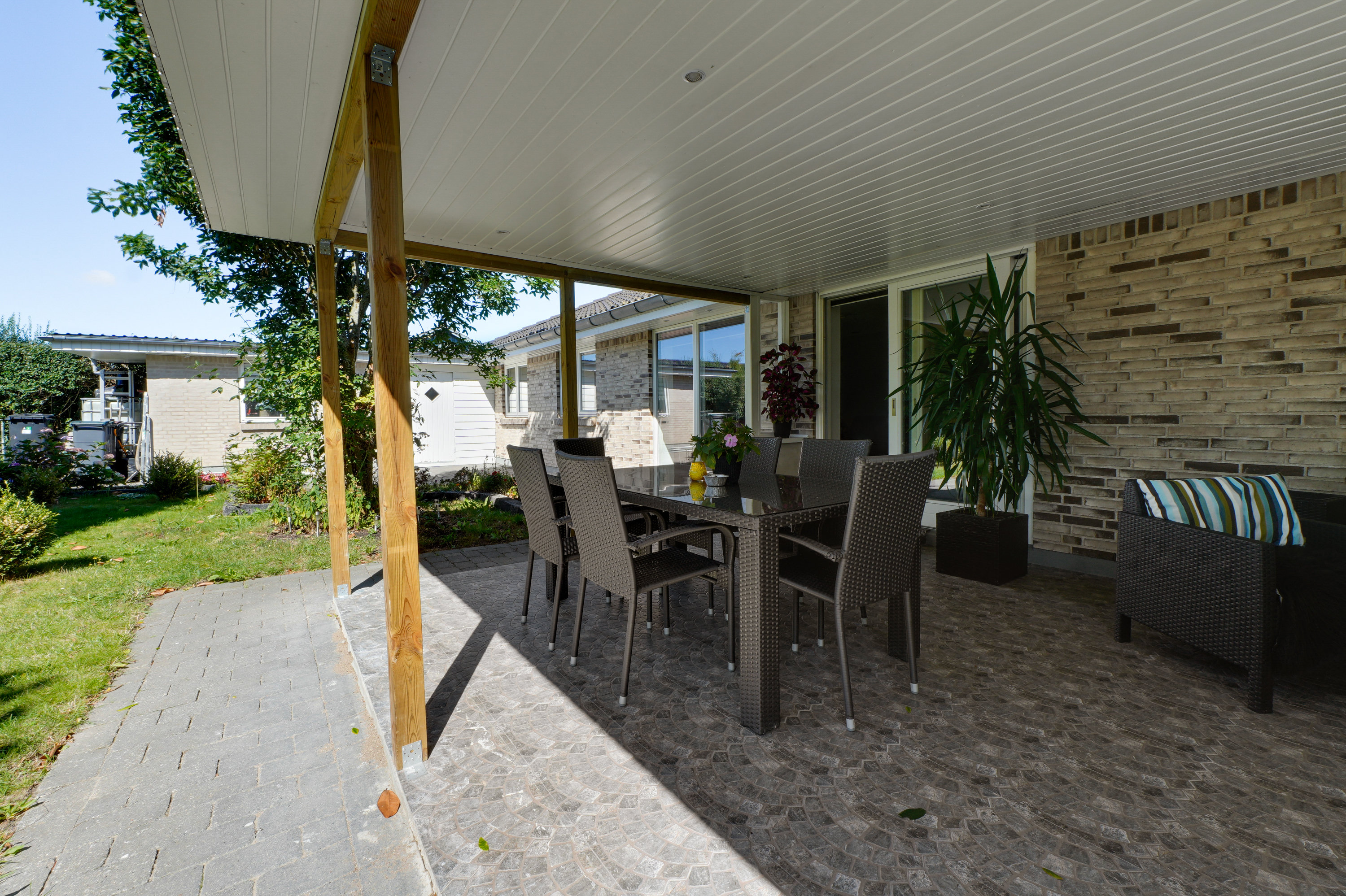 Fremhævet overdækket terrasse billede i fuldskærmstilstand. Billede af Høstbuen 49, 2750 Ballerup