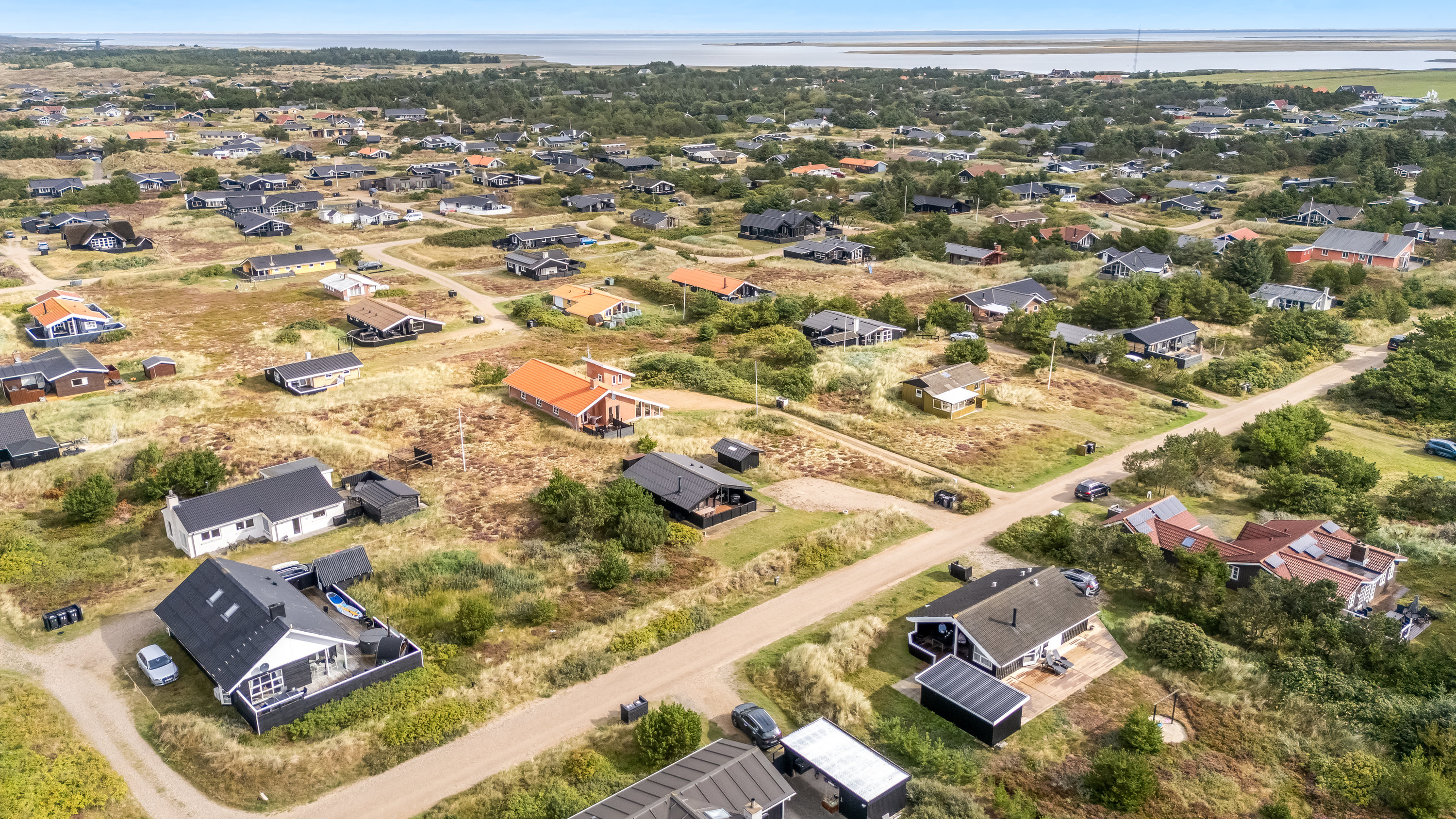 Fremhævet luftfoto billede i fuldskærmstilstand. Billede af Rauhesvej 26, Bjerregaard, 6960 Hvide Sande