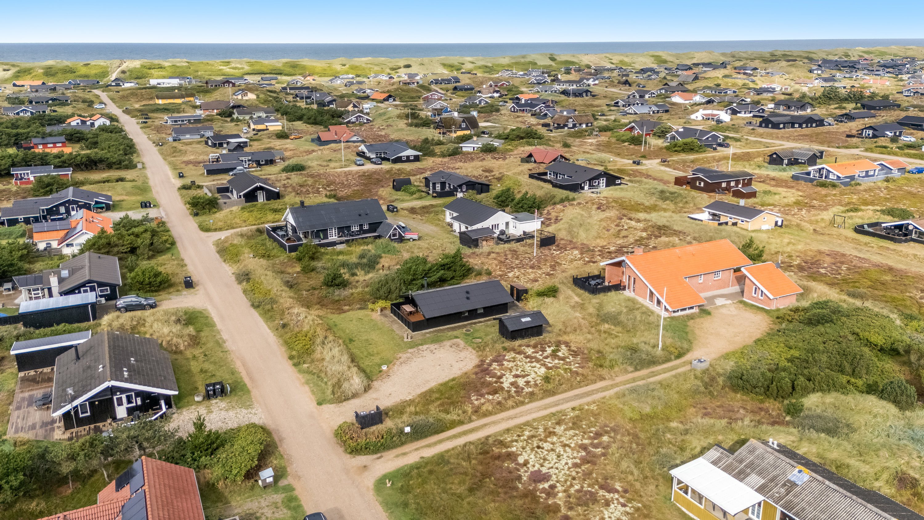 Fremhævet luftfoto billede i fuldskærmstilstand. Billede af Rauhesvej 26, Bjerregaard, 6960 Hvide Sande