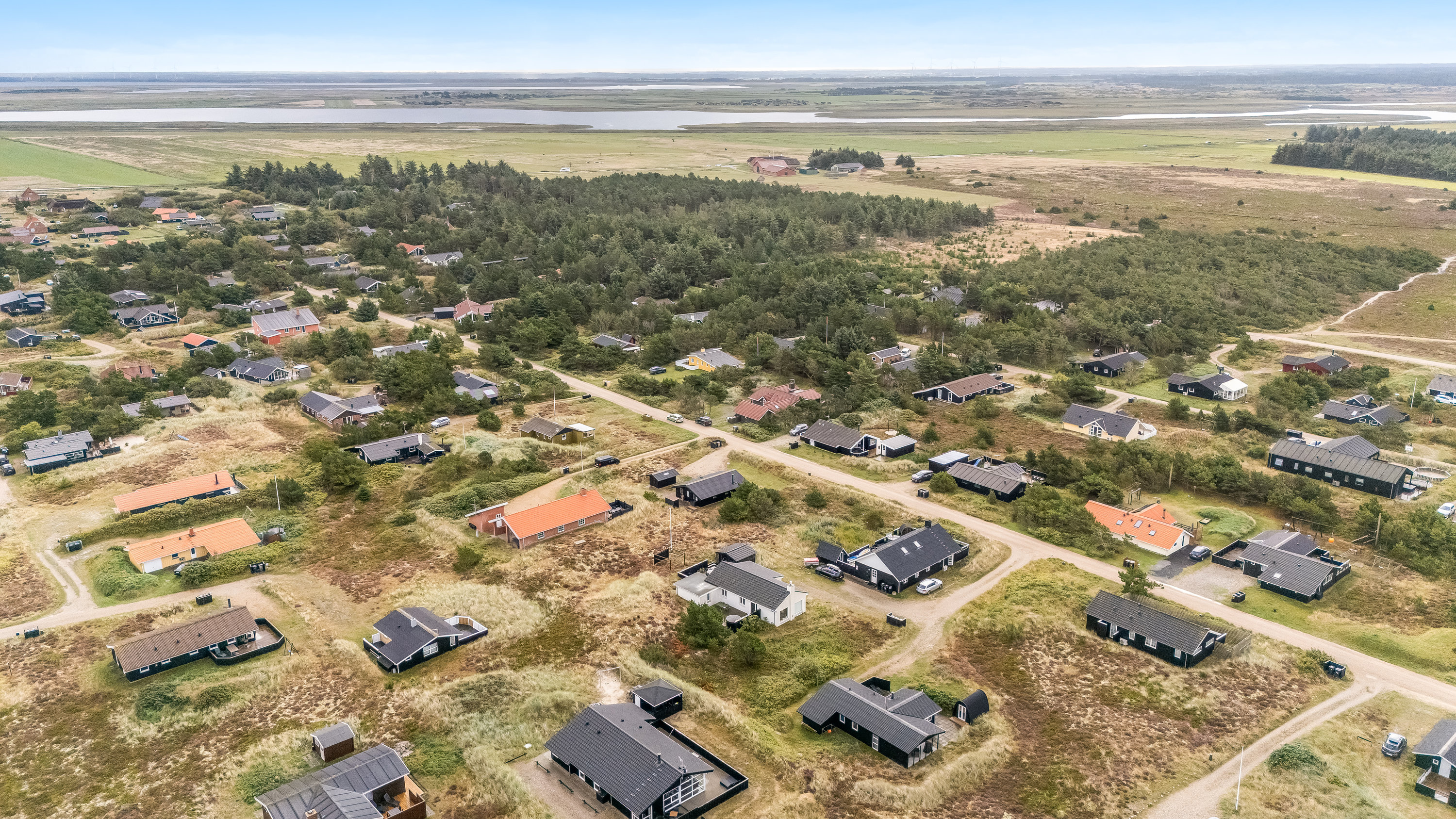 Fremhævet luftfoto billede i fuldskærmstilstand. Billede af Rauhesvej 26, Bjerregaard, 6960 Hvide Sande