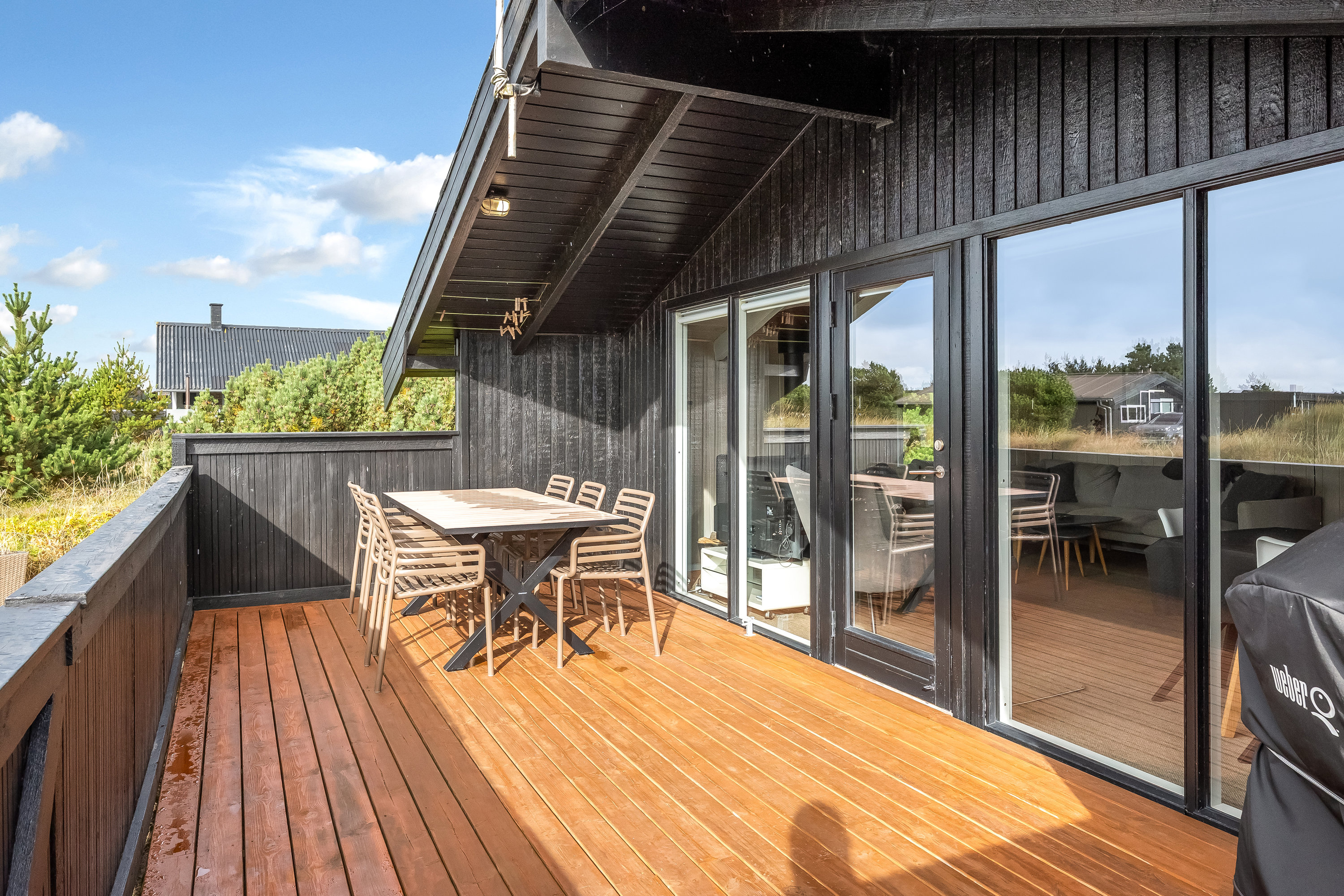 Fremhævet terrasse billede i fuldskærmstilstand. Billede af Rauhesvej 26, Bjerregaard, 6960 Hvide Sande