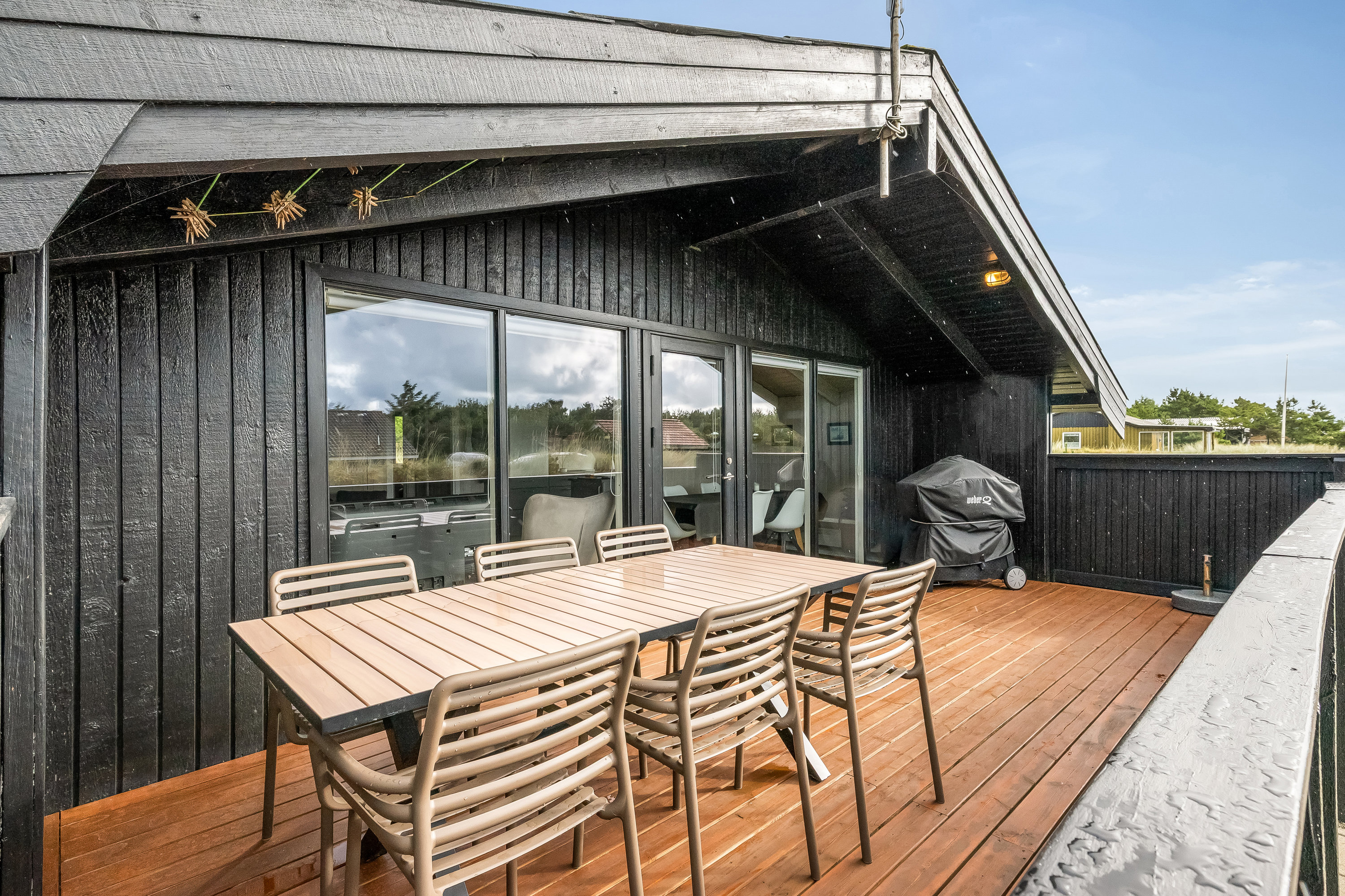 Fremhævet terrasse billede i fuldskærmstilstand. Billede af Rauhesvej 26, Bjerregaard, 6960 Hvide Sande
