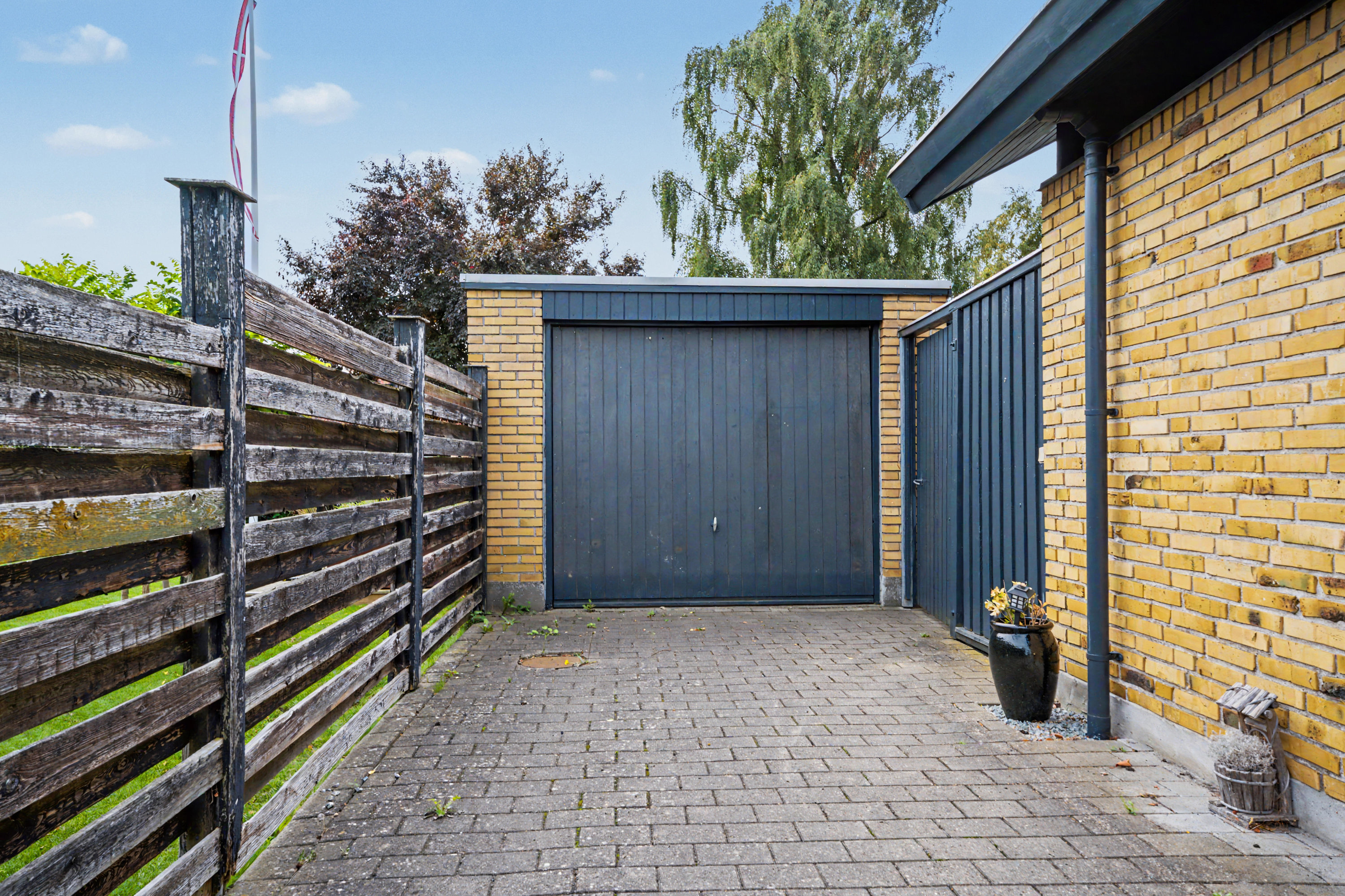 Fremhævet facade billede i fuldskærmstilstand. Billede af Skalkenæsvej 18, 4900 Nakskov