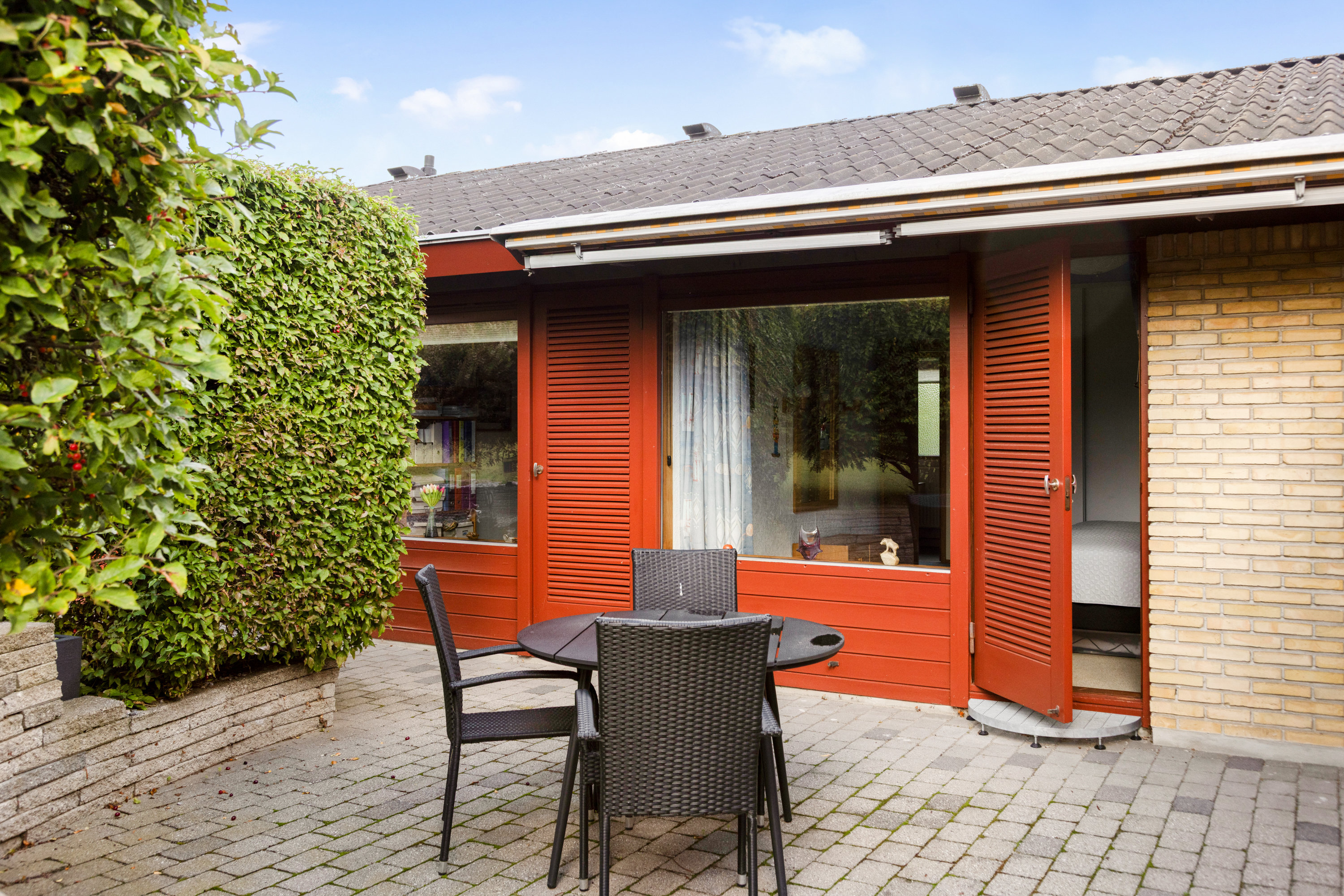 Fremhævet terrasse billede i fuldskærmstilstand. Billede af Aage Berntsens Alle 41, 2750 Ballerup