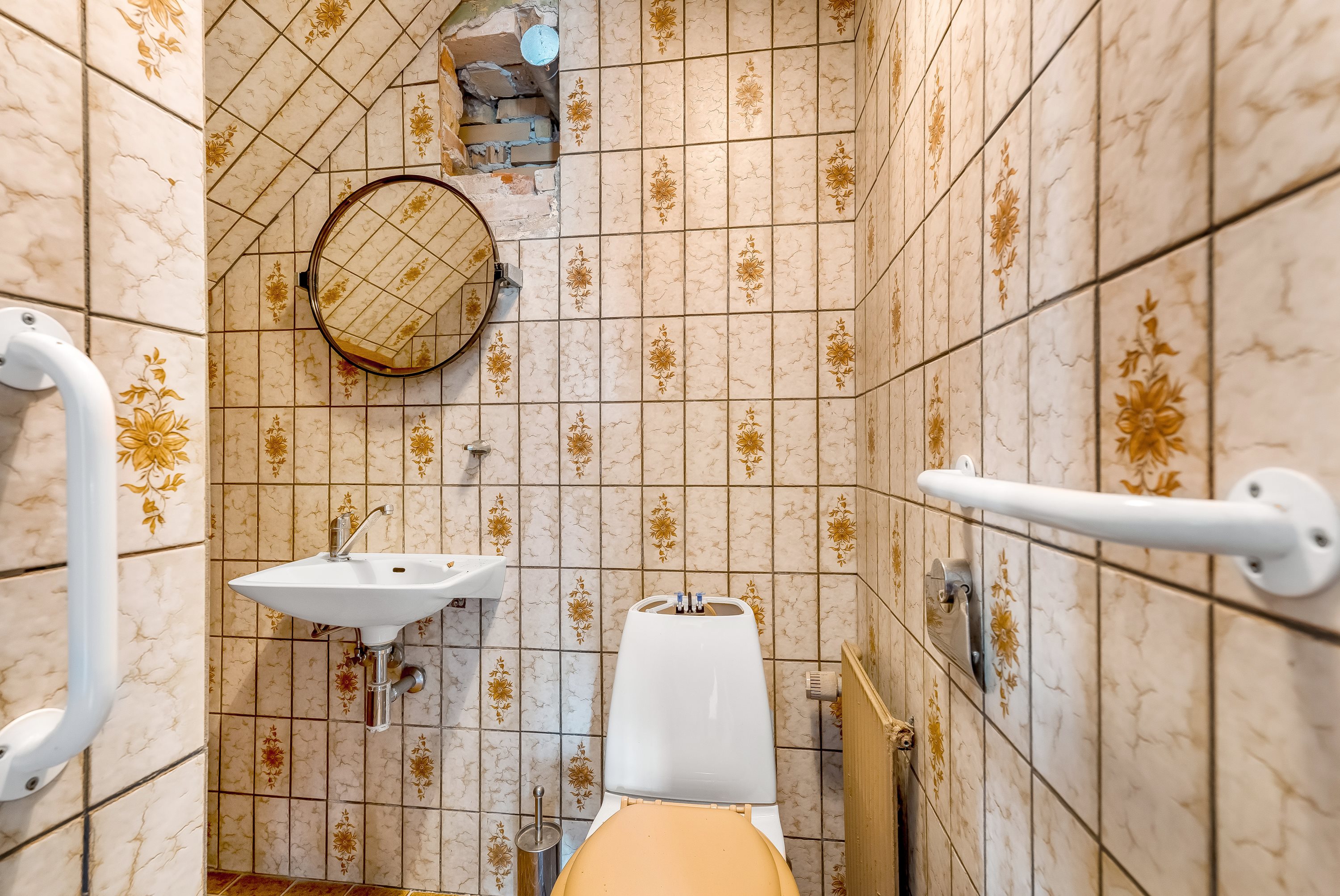 Fremhævet toilet billede i fuldskærmstilstand. Billede af Svingelsvej 59, 4900 Nakskov