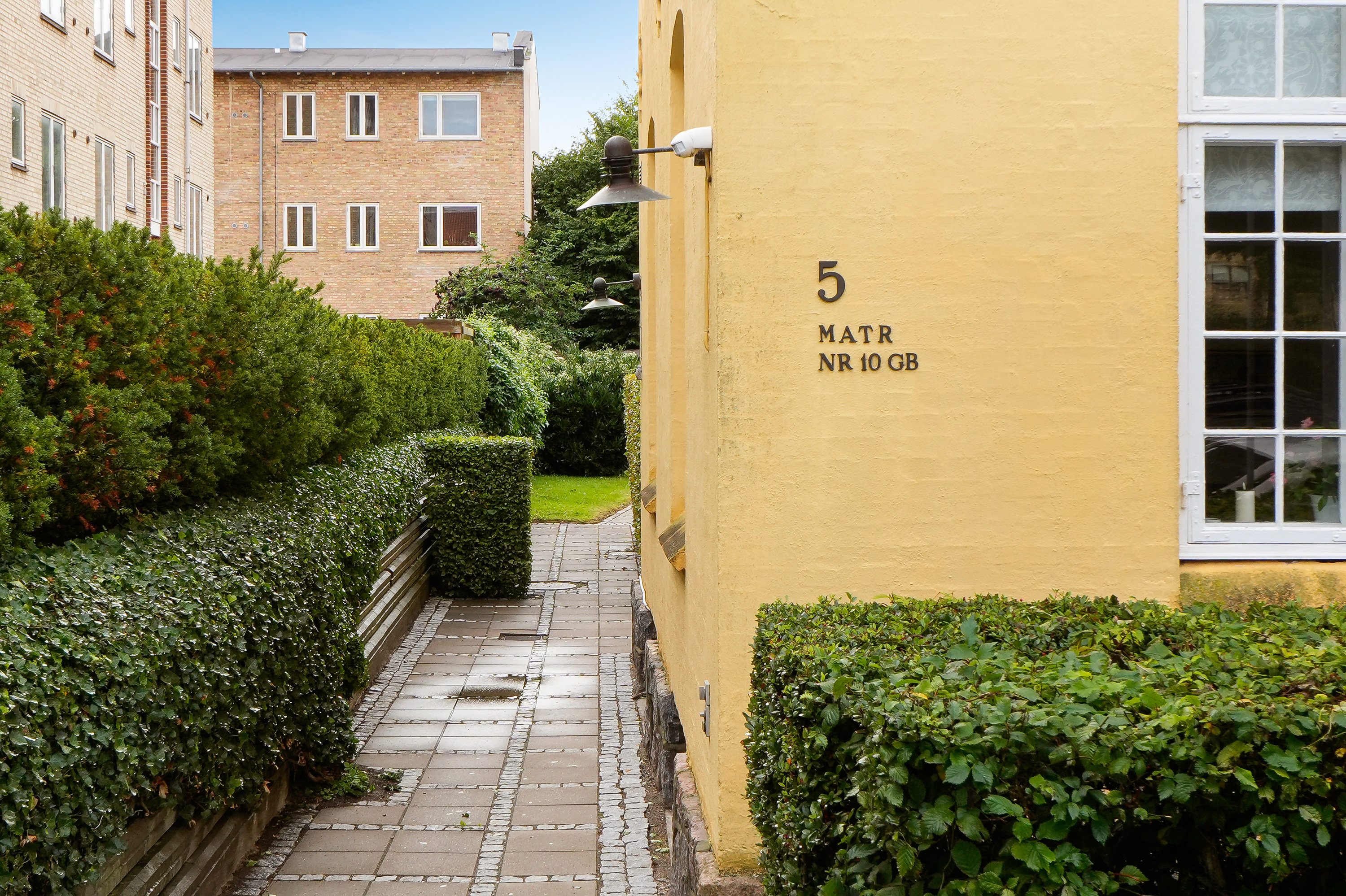 Fremhævet facade billede i fuldskærmstilstand. Billede af Hyldegårds Tværvej 5, 2., 2920 Charlottenlund