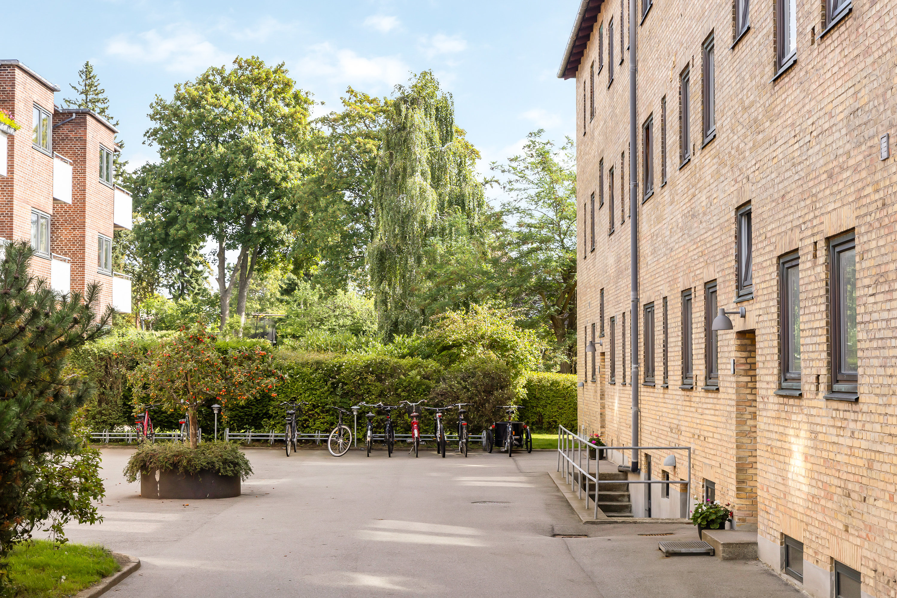 Fremhævet facade billede i fuldskærmstilstand. Billede af Ordrupvej 14, 2. th., 2920 Charlottenlund