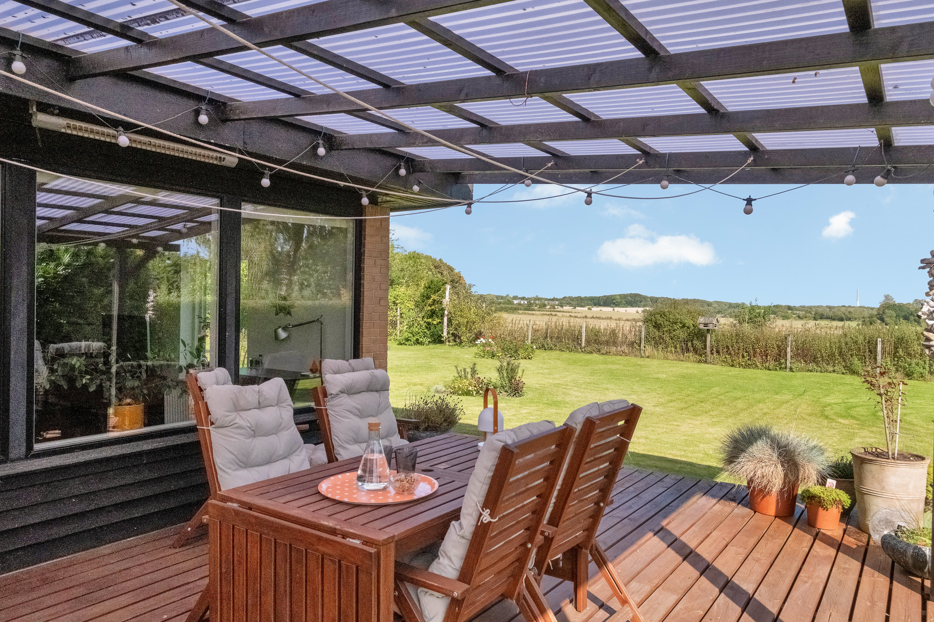 Fremhævet overdækket terrasse billede i fuldskærmstilstand. Billede af Møgelgårdsvej 36, 8520 Lystrup