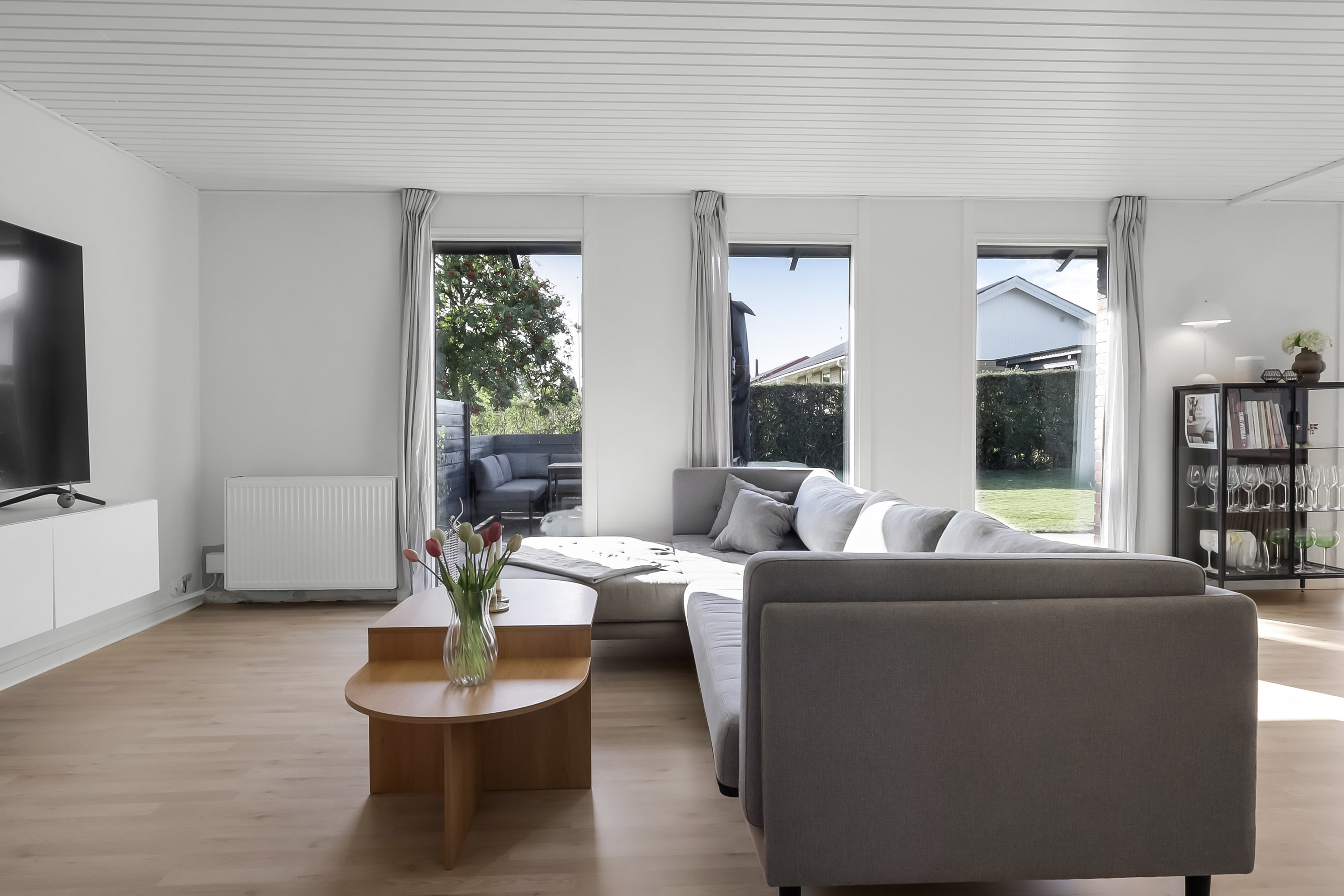 Fremhævet stue billede i fuldskærmstilstand. Billede af Helletoften 33, Tved, 5700 Svendborg