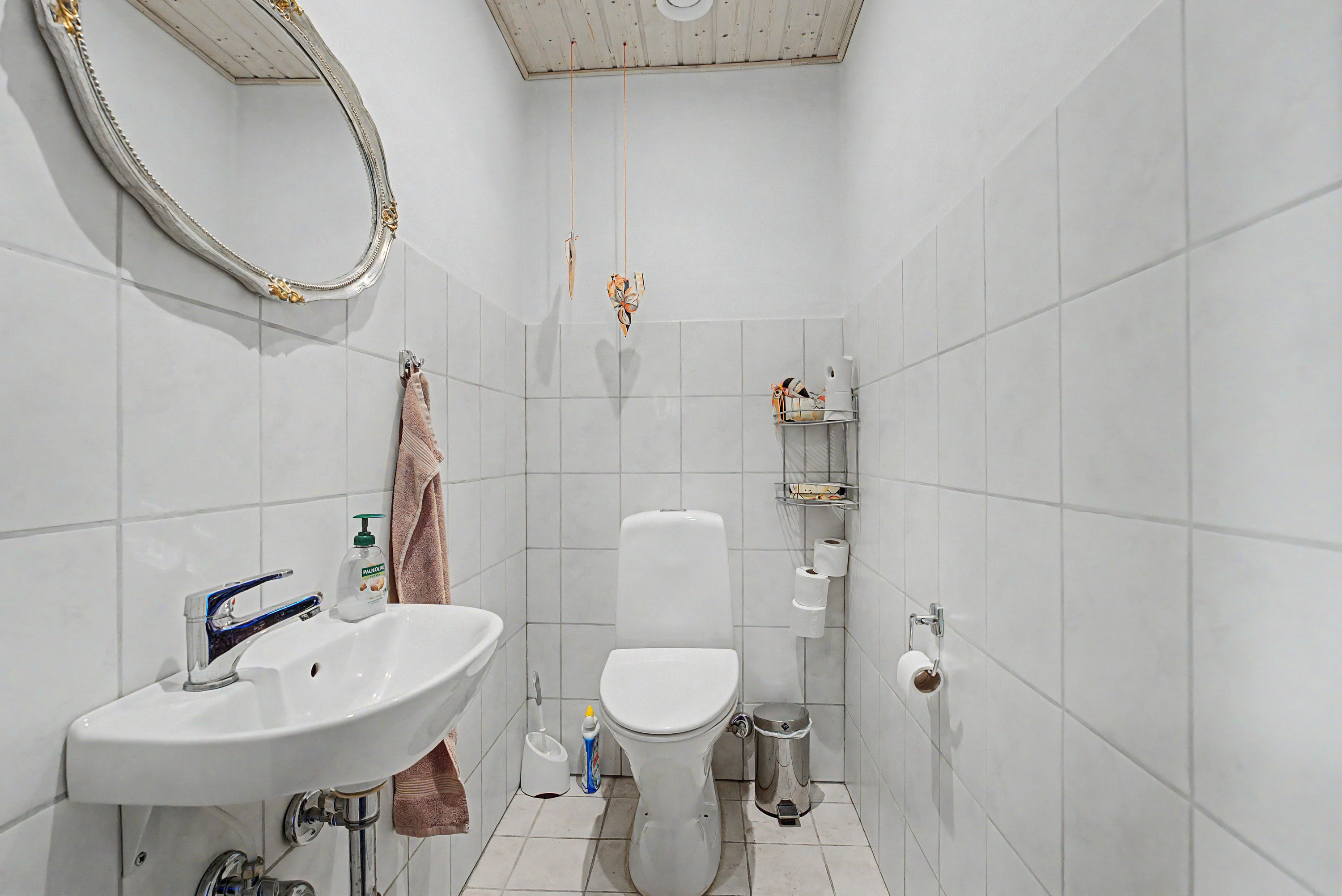 Fremhævet toilet billede i fuldskærmstilstand. Billede af Krukholmvej 18, 4900 Nakskov
