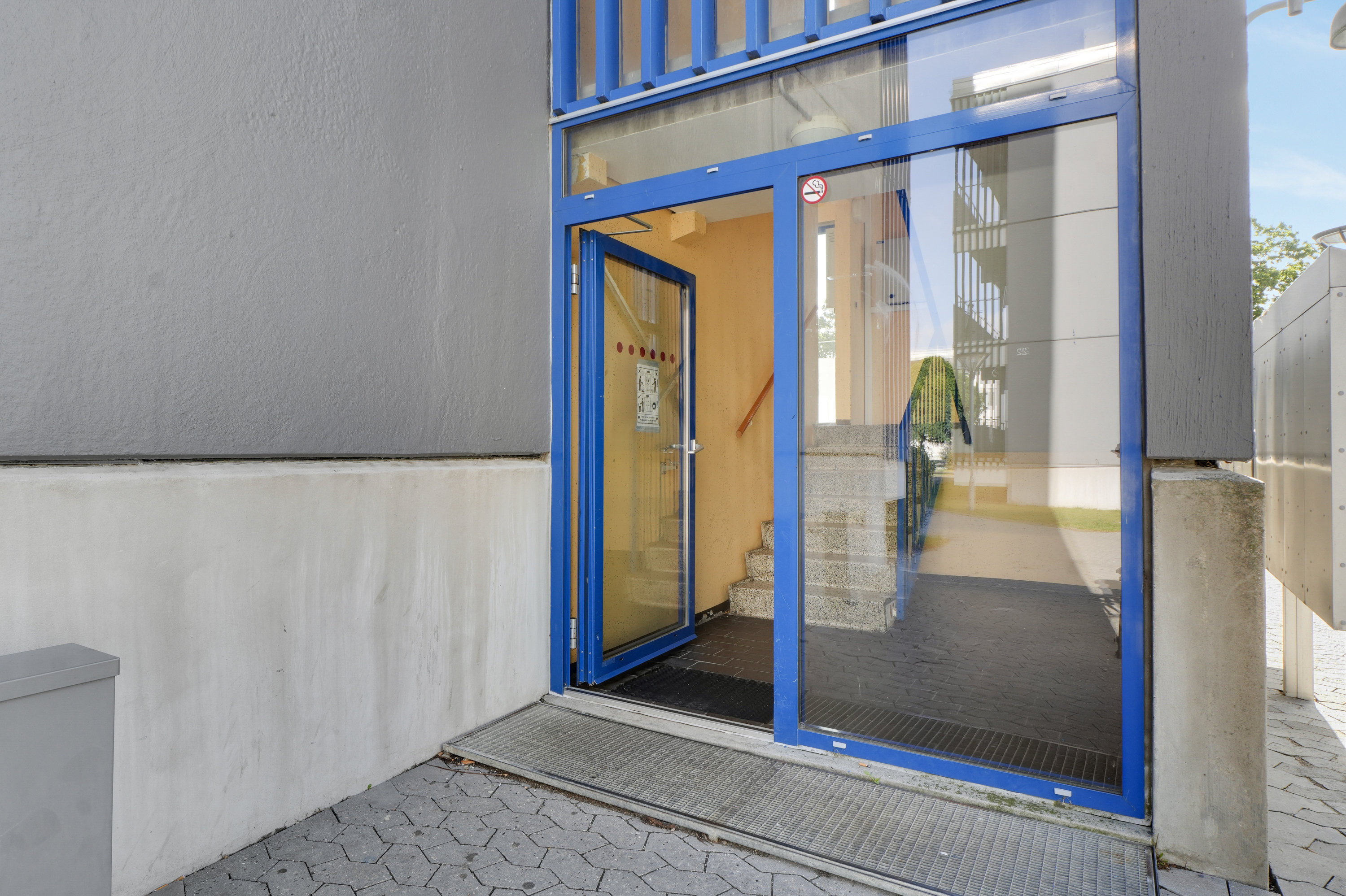 Fremhævet facade billede i fuldskærmstilstand. Billede af Vejlegårdsparken 14, st. 5., 2665 Vallensbæk Strand