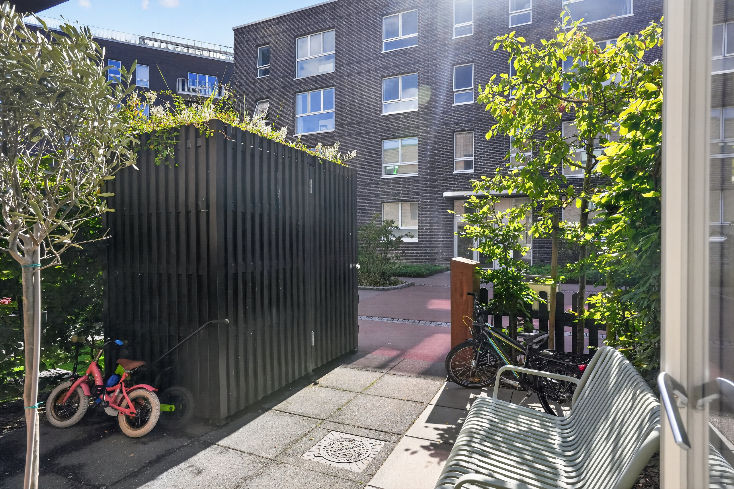 Fremhævet terrasse billede i fuldskærmstilstand. Billede af Rubinolavej 33, 2500 Valby