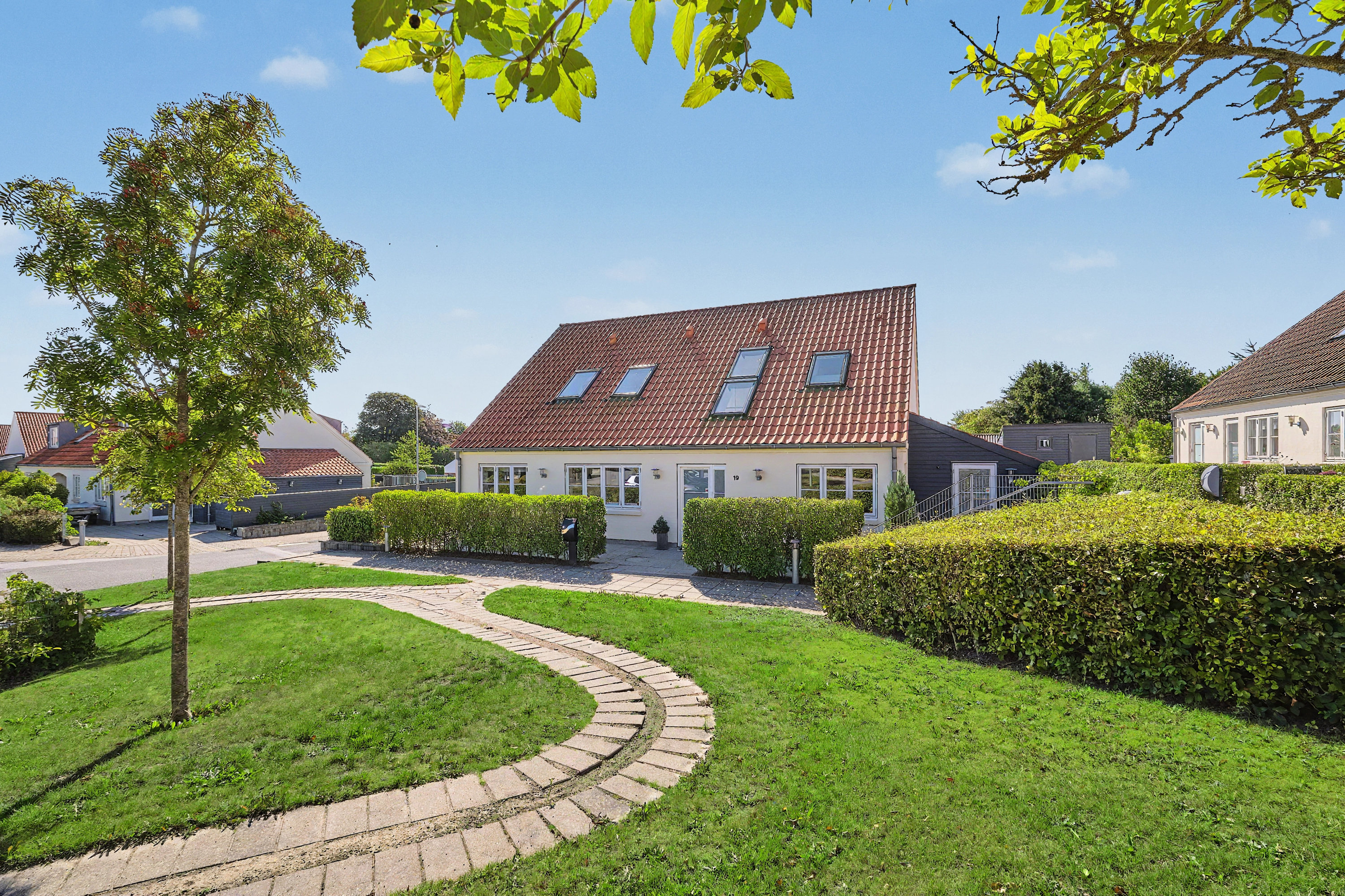 Fremhævet facade billede i fuldskærmstilstand. Billede af Elsted Kirkevej 19, 8520 Lystrup