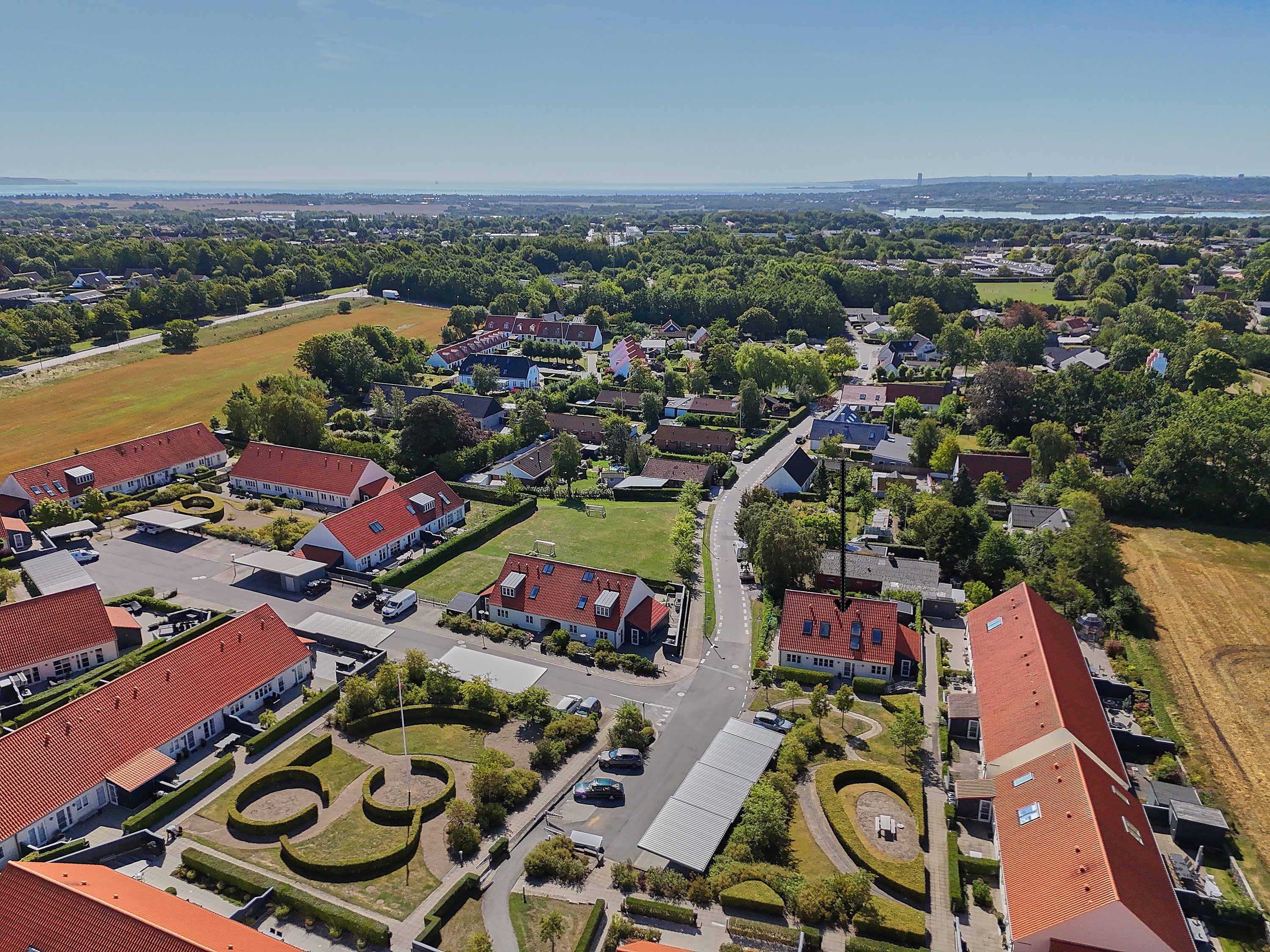 Fremhævet luftfoto billede i fuldskærmstilstand. Billede af Elsted Kirkevej 19, 8520 Lystrup