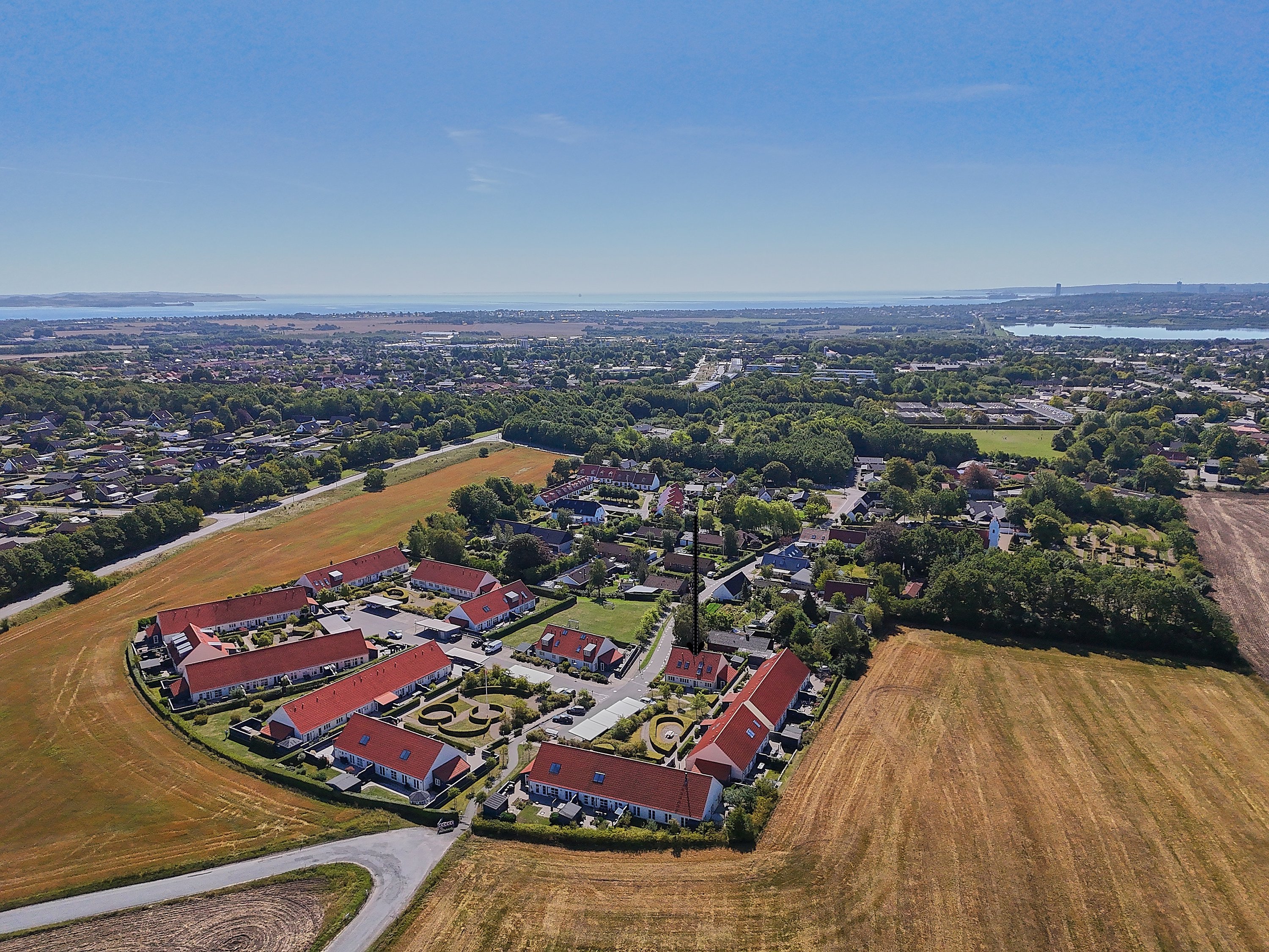 Fremhævet luftfoto billede i fuldskærmstilstand. Billede af Elsted Kirkevej 19, 8520 Lystrup