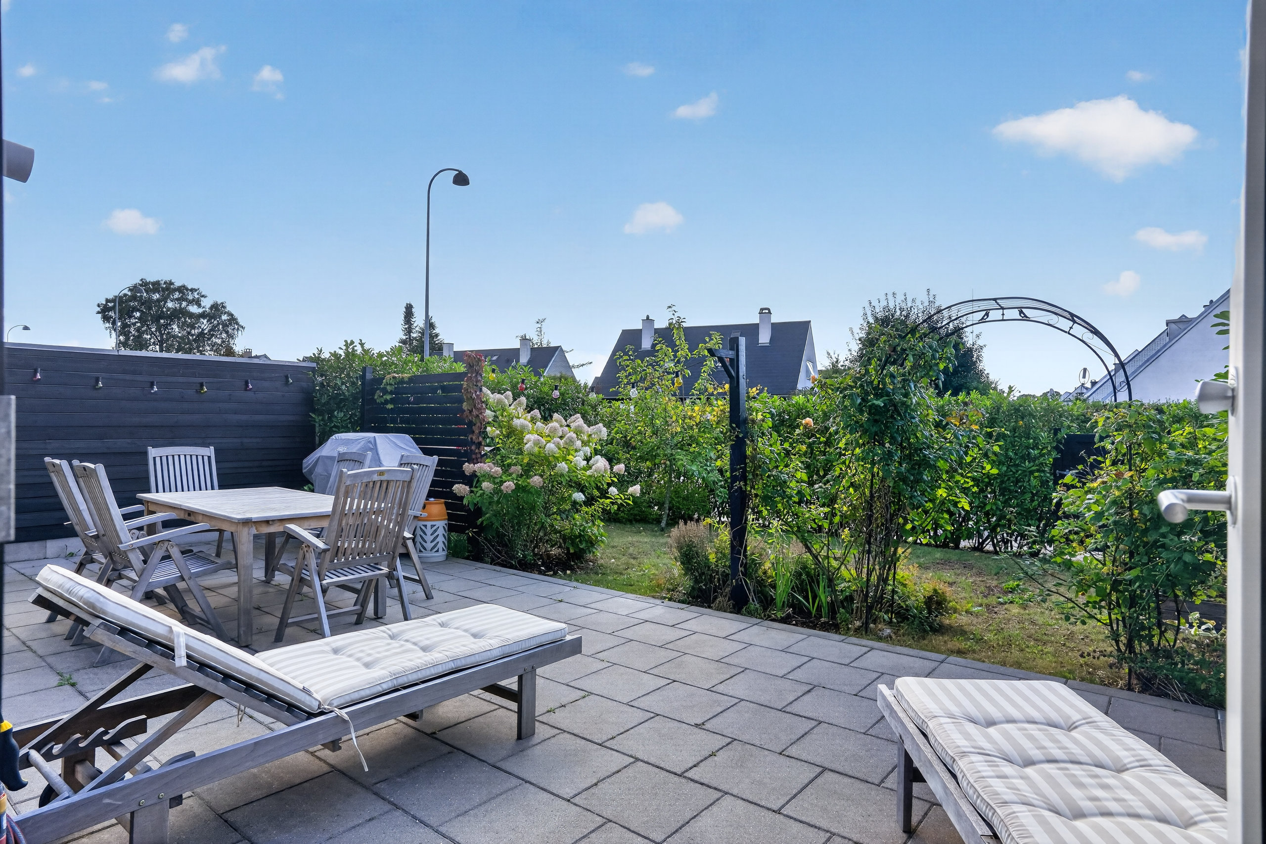 Fremhævet terrasse billede i fuldskærmstilstand. Billede af Elledalen 2, st. tv., 2800 Kongens Lyngby