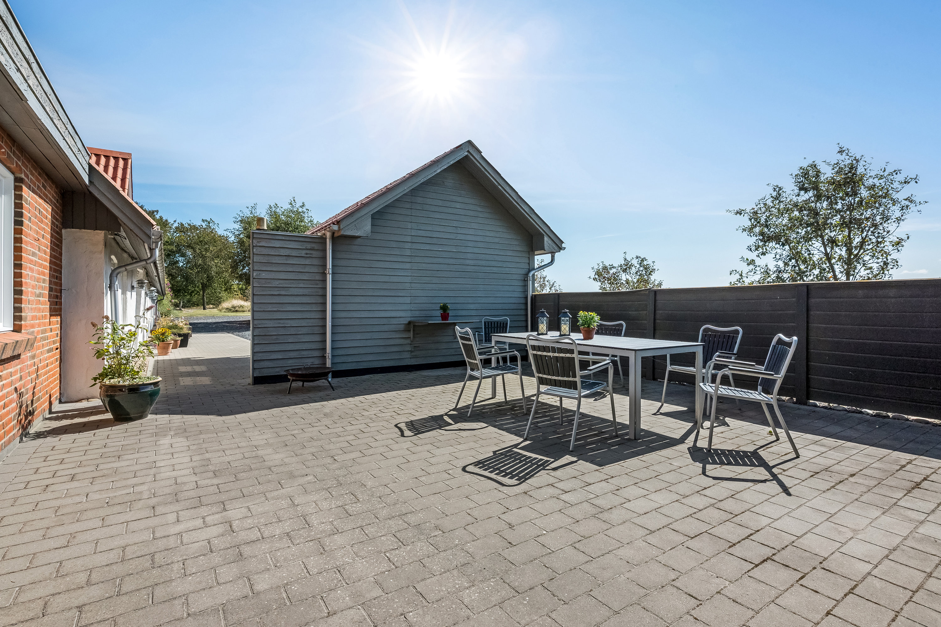 Fremhævet terrasse billede i fuldskærmstilstand. Billede af Vangsbovej 1, Ulfborg, 6990 Ulfborg