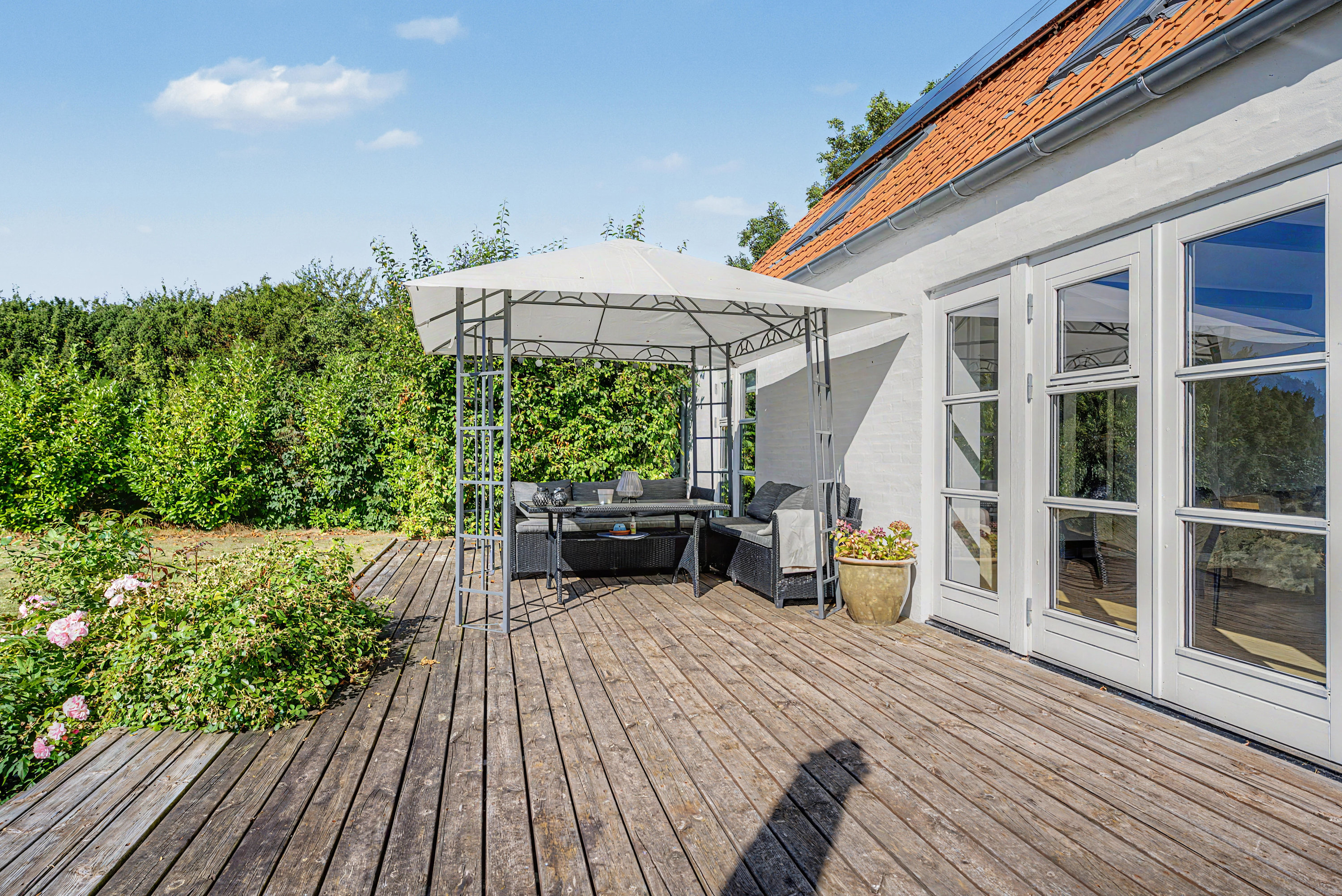 Fremhævet overdækket terrasse billede i fuldskærmstilstand. Billede af Middelgrundsvej 4, 4912 Harpelunde