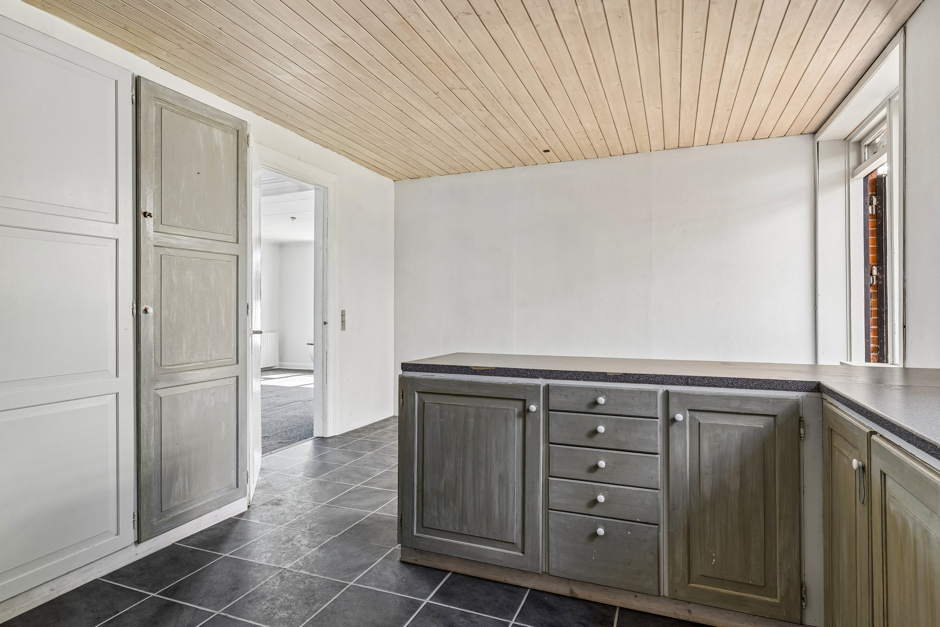 Fremhævet køkken billede i fuldskærmstilstand. Billede af Stationsvej 18, 8722 Hedensted