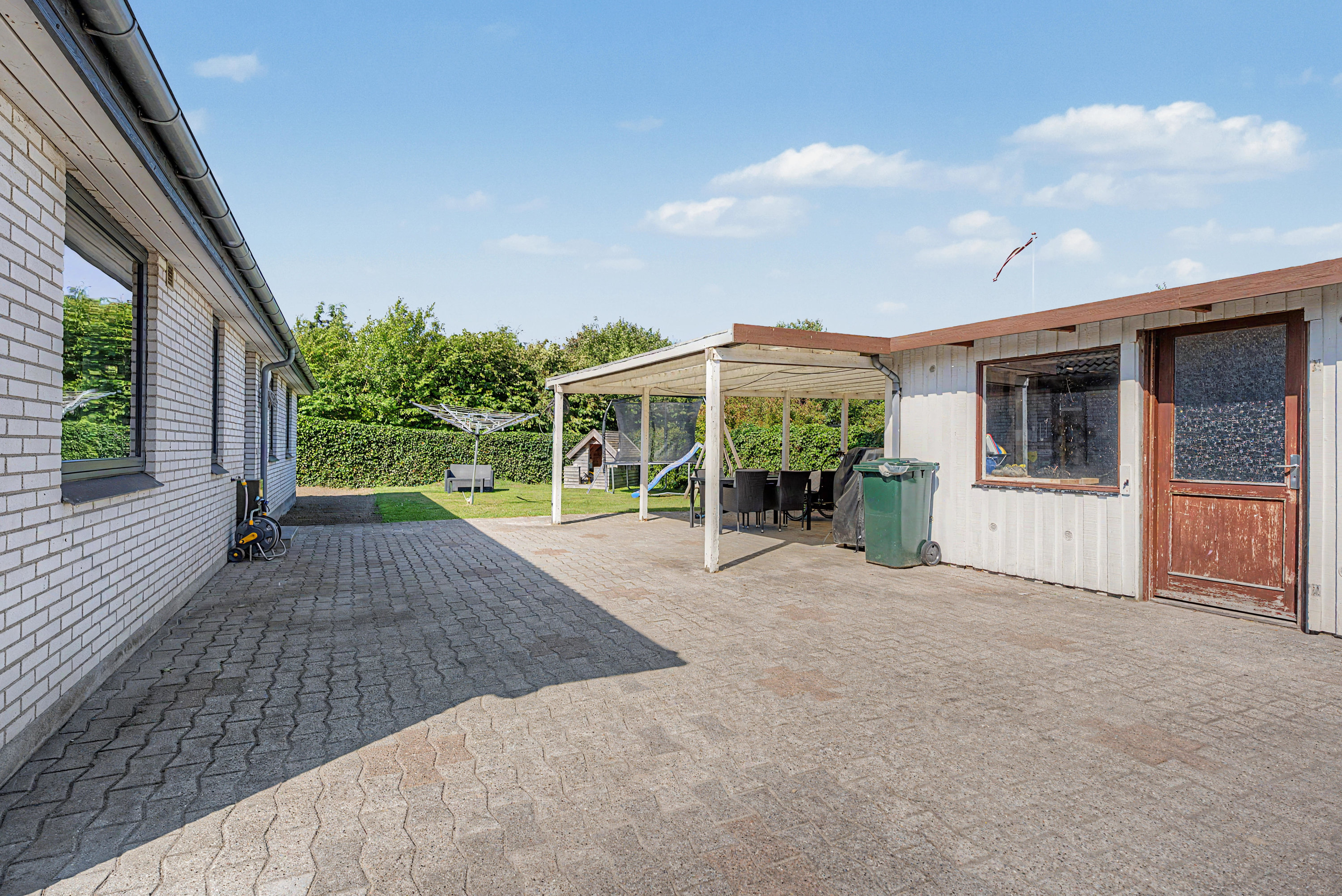 Fremhævet terrasse billede i fuldskærmstilstand. Billede af Kraghave Møllevej 23, Kraghave, 4800 Nykøbing F
